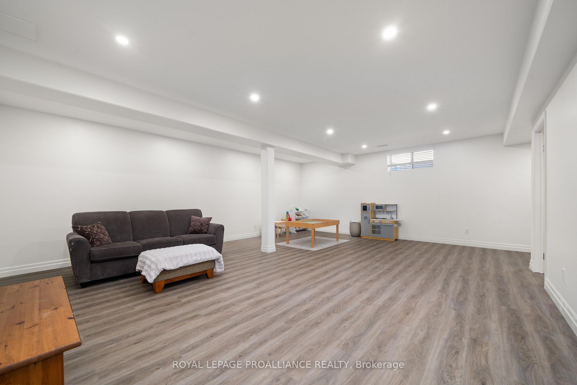 Photo 31 of 16 Hummingbird Drive, Belleville, Thurlow Ward — HOMEH