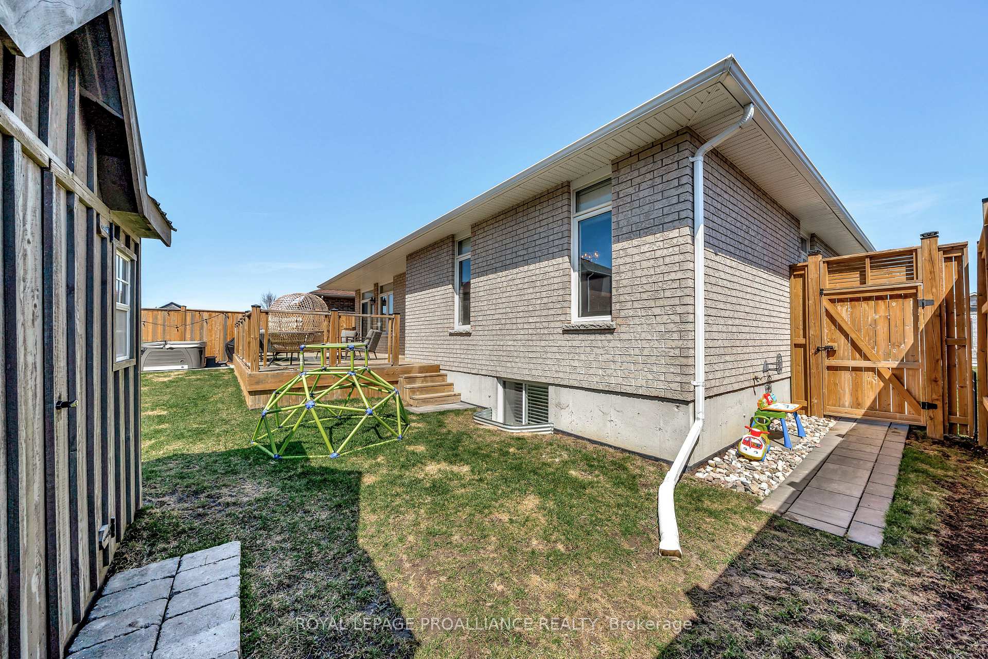 Photo 37 of 16 Hummingbird Drive, Belleville, Thurlow Ward — HOMEH