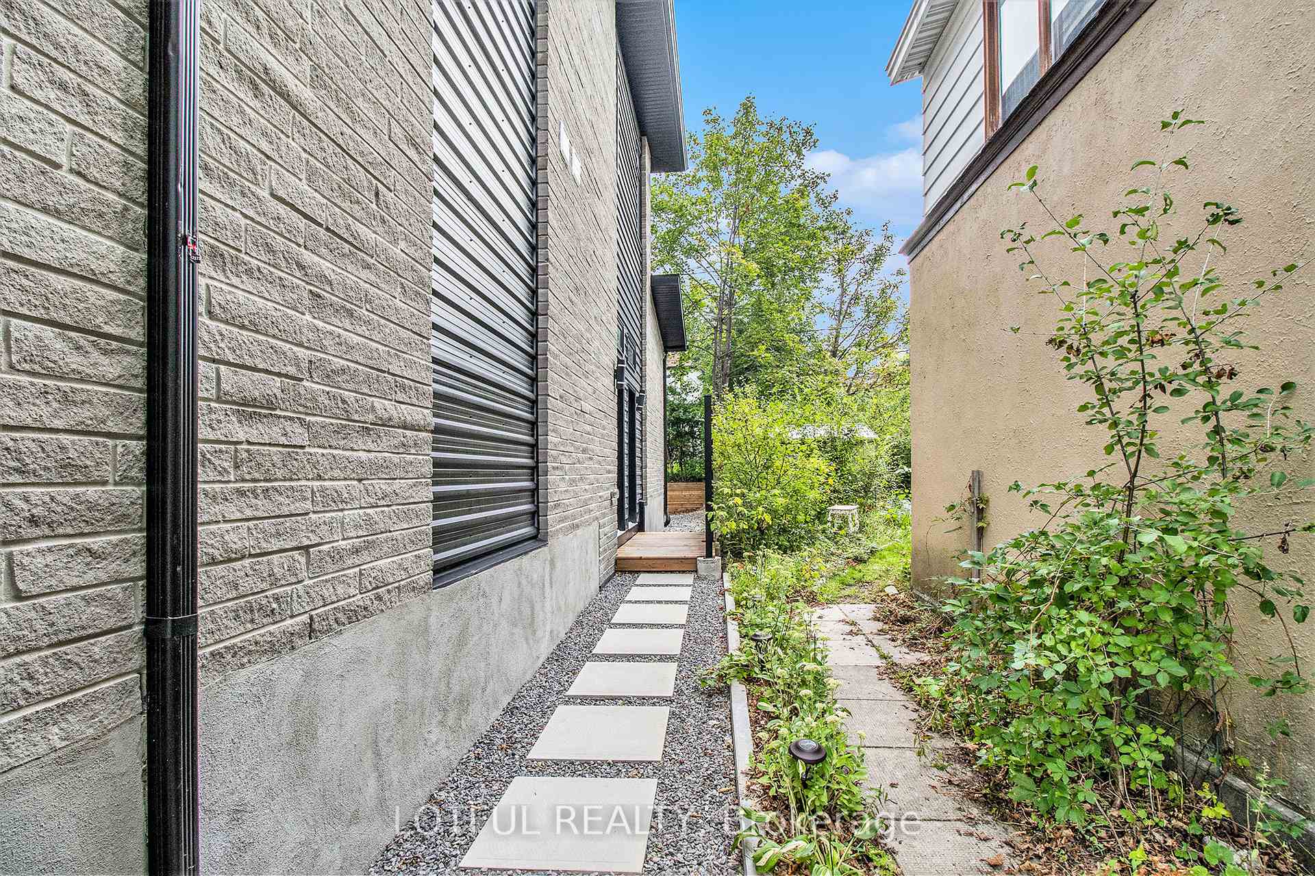 Photo 3 of Unit B, 411 Leighton Terrace, Ottawa, Westboro/Hampton Park — HOMEH
