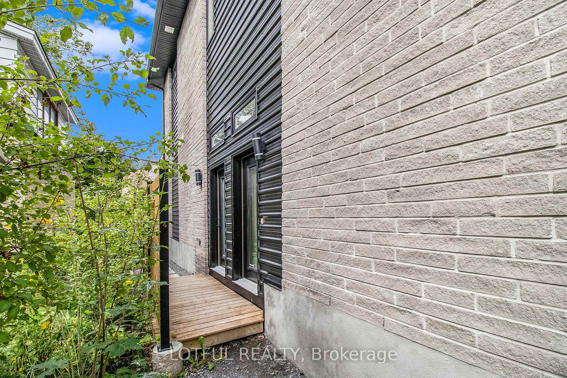 Photo 4 of Unit B, 411 Leighton Terrace, Ottawa, Westboro/Hampton Park — HOMEH