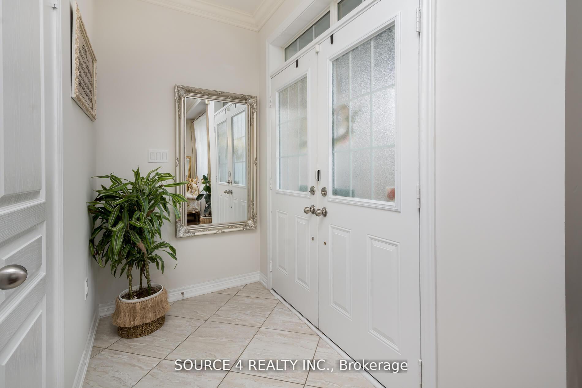 Photo 2 of 129 Barons Street, Vaughan, Kleinburg — HOMEH