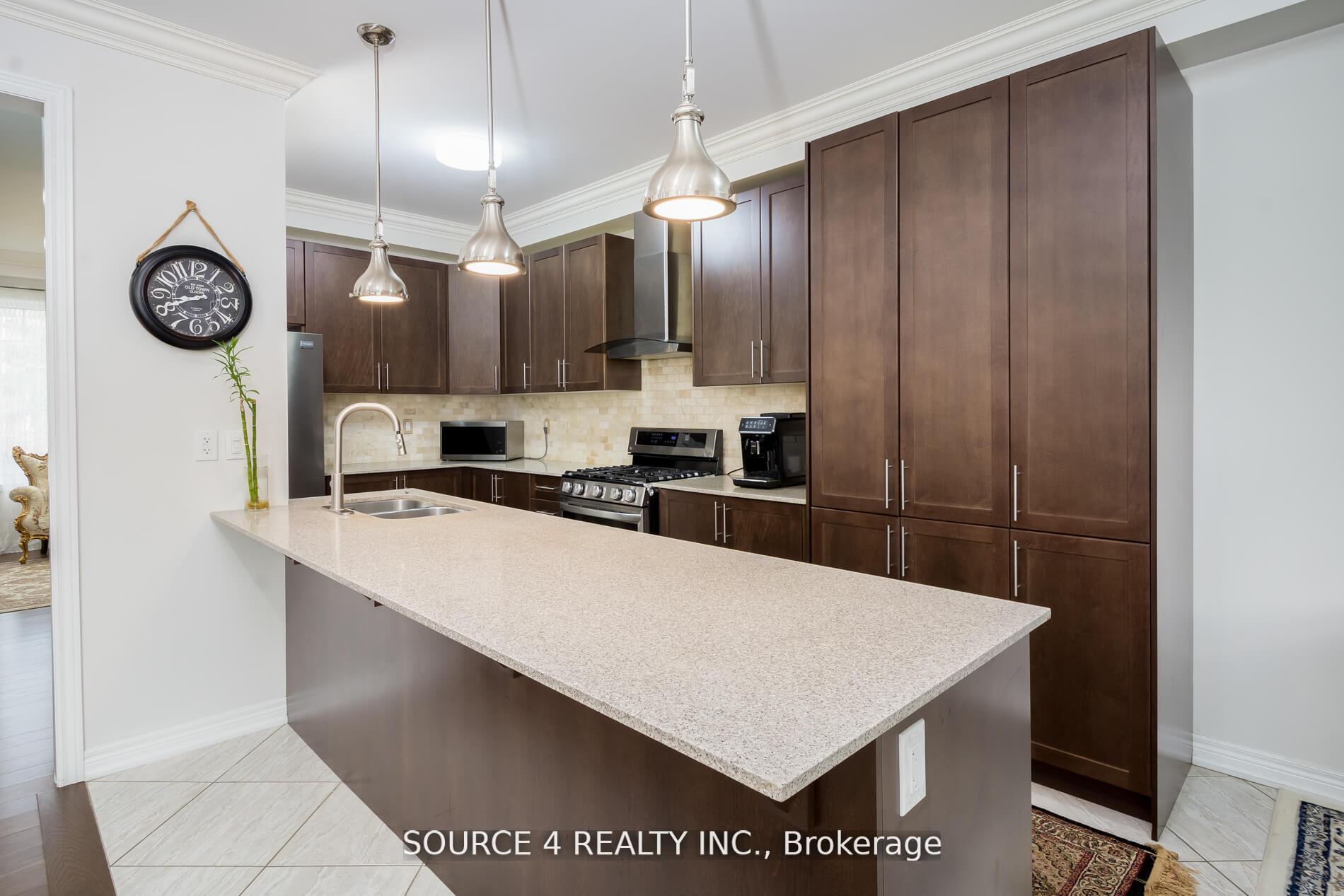 Photo 5 of 129 Barons Street, Vaughan, Kleinburg — HOMEH