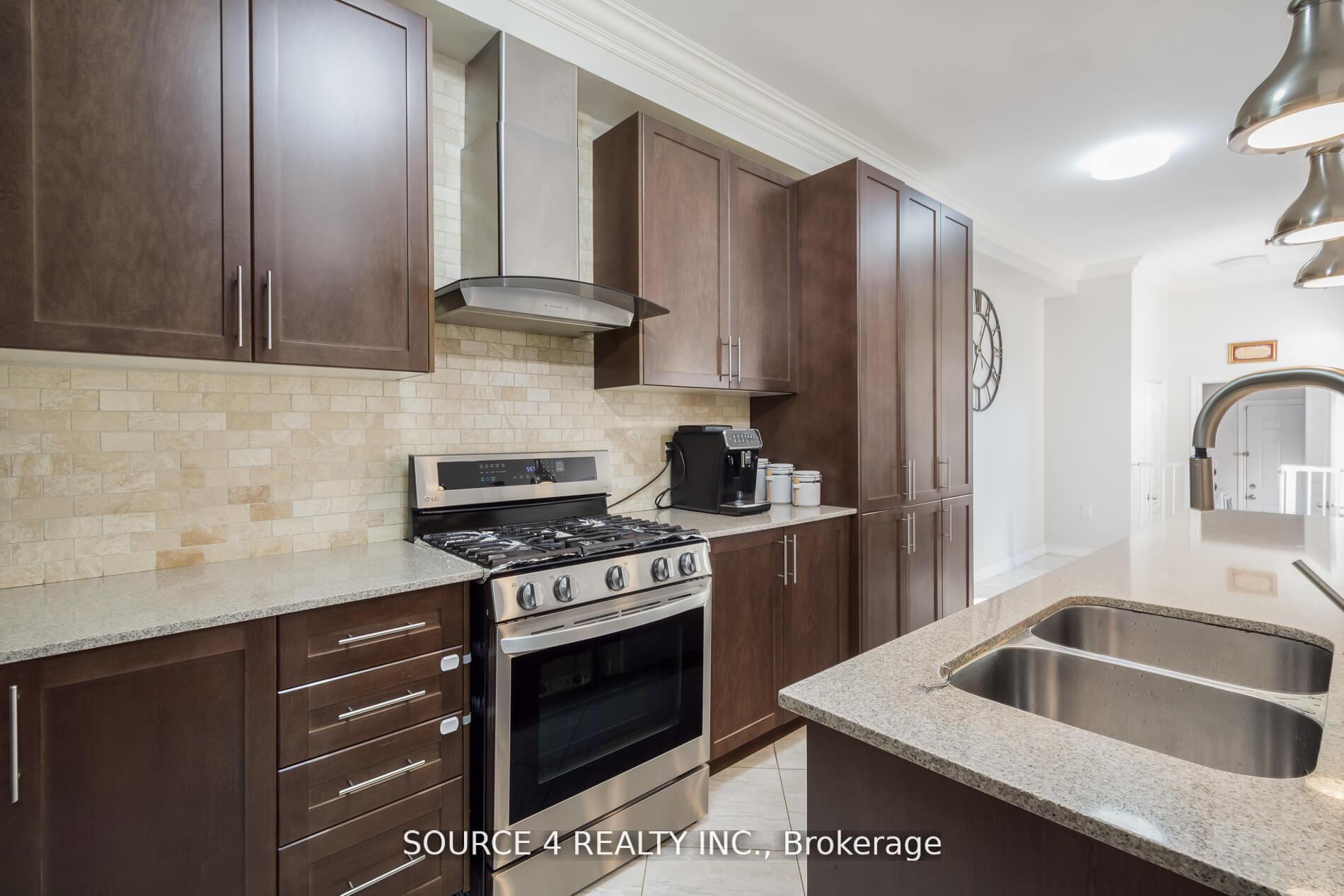 Photo 7 of 129 Barons Street, Vaughan, Kleinburg — HOMEH