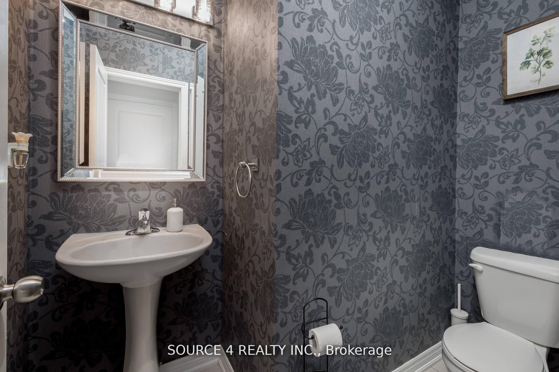 Photo 12 of 129 Barons Street, Vaughan, Kleinburg — HOMEH