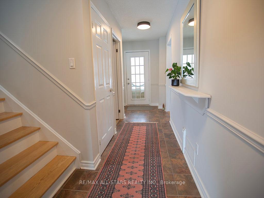 Photo 4 of 40 Carmody Lane, Uxbridge — HOMEH