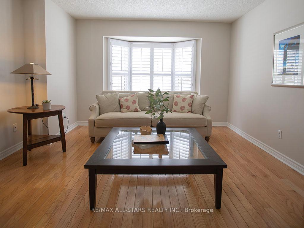 Photo 5 of 40 Carmody Lane, Uxbridge — HOMEH