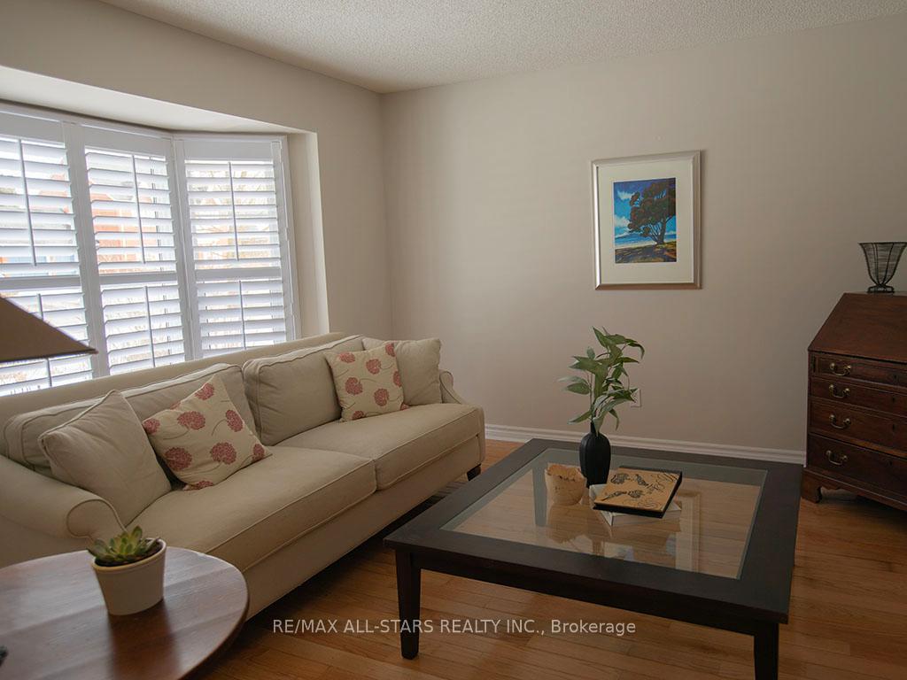 Photo 8 of 40 Carmody Lane, Uxbridge — HOMEH