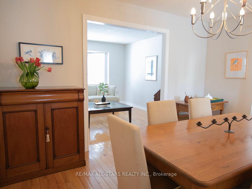 Photo 11 of 40 Carmody Lane, Uxbridge — HOMEH