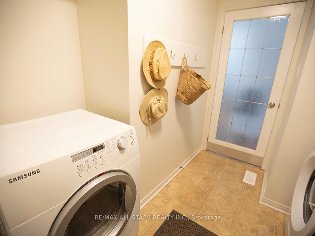 Photo 21 of 40 Carmody Lane, Uxbridge — HOMEH