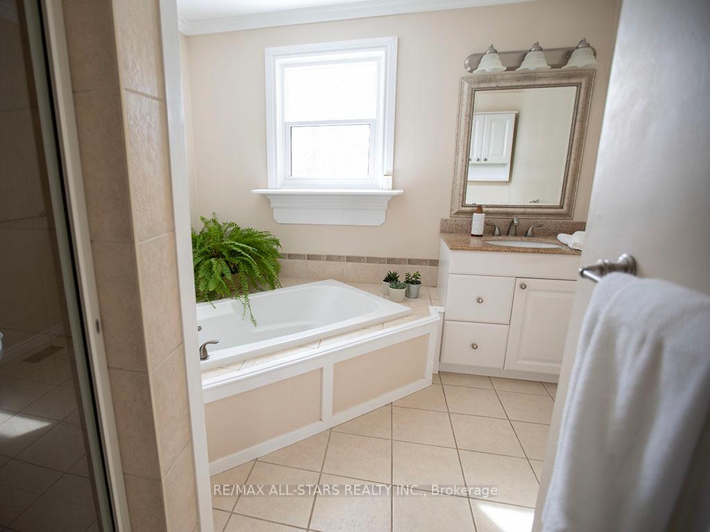 Photo 34 of 40 Carmody Lane, Uxbridge — HOMEH