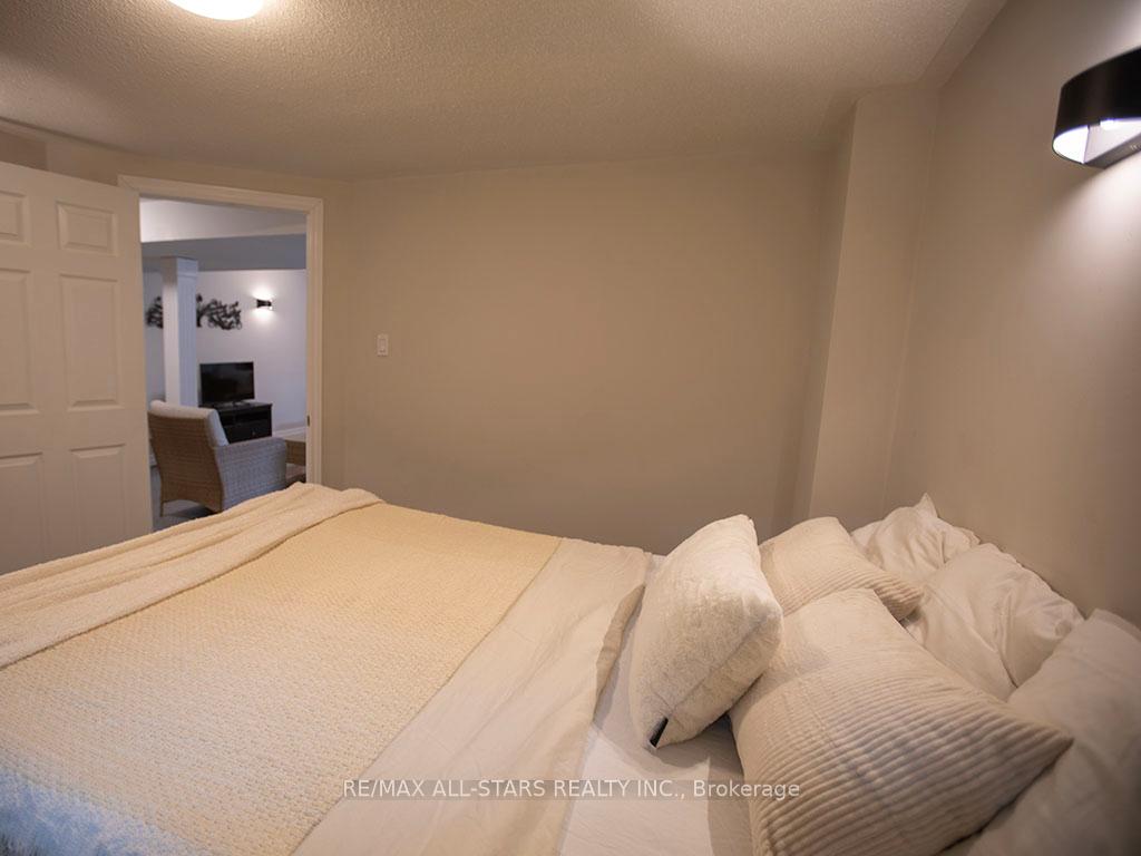 Photo 38 of 40 Carmody Lane, Uxbridge — HOMEH