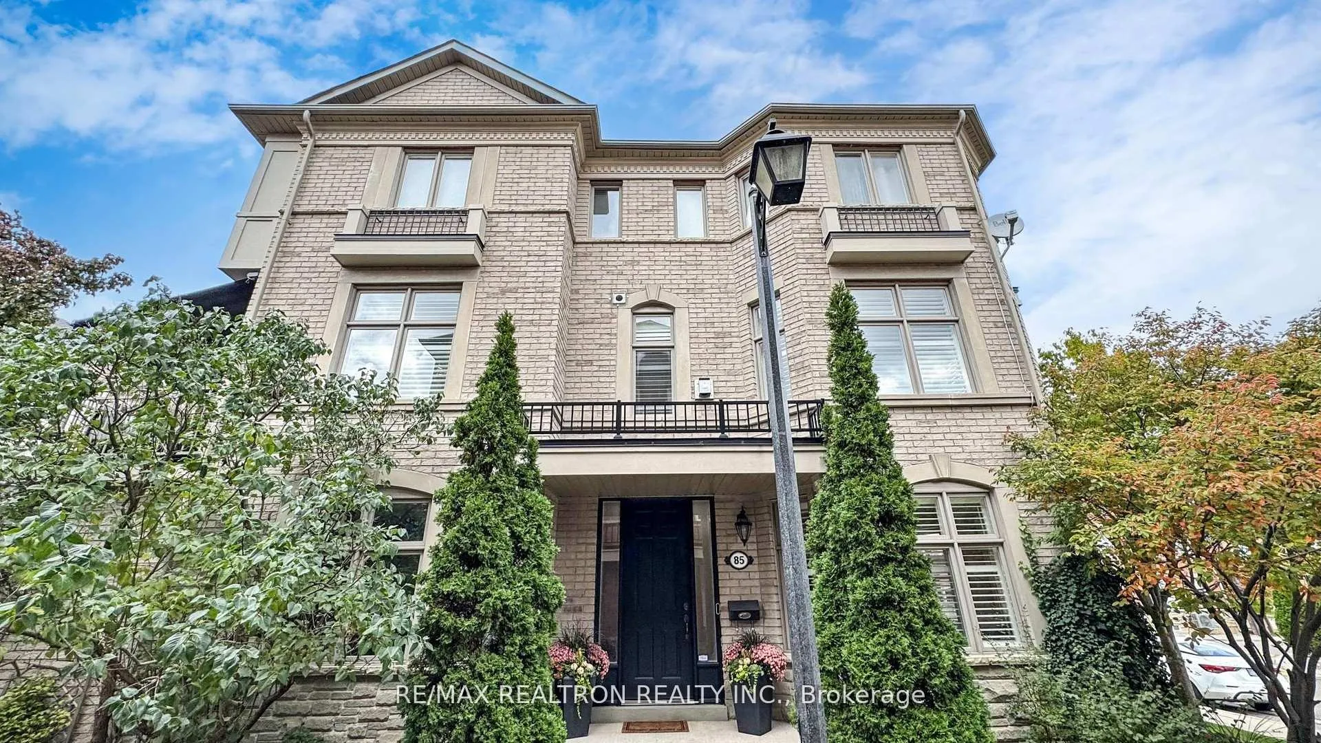 Photo 1 of 85 Vittorio De Luca Drive, Vaughan, East Woodbridge — HOMEH