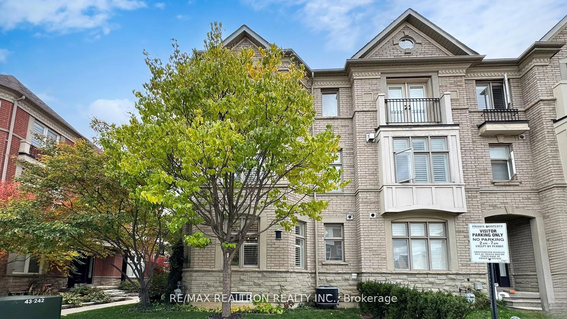 Photo 2 of 85 Vittorio De Luca Drive, Vaughan, East Woodbridge — HOMEH