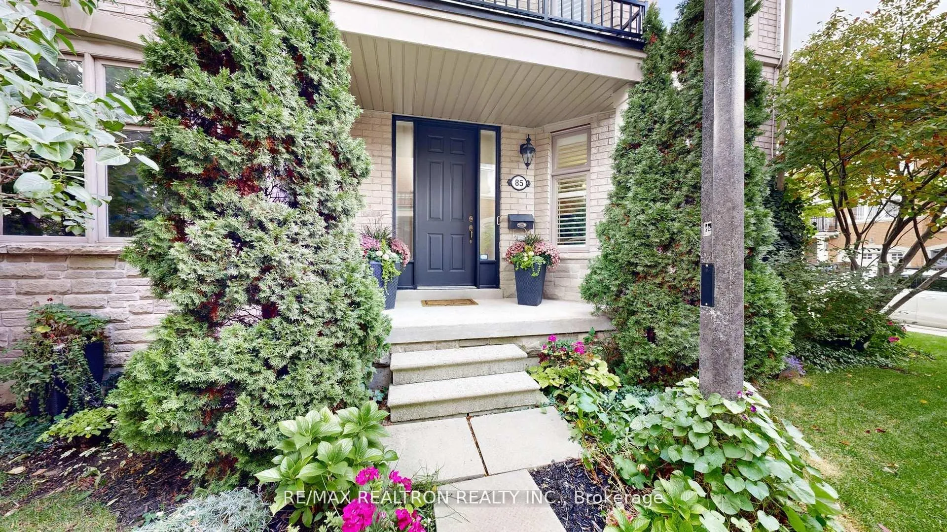 Photo 3 of 85 Vittorio De Luca Drive, Vaughan, East Woodbridge — HOMEH