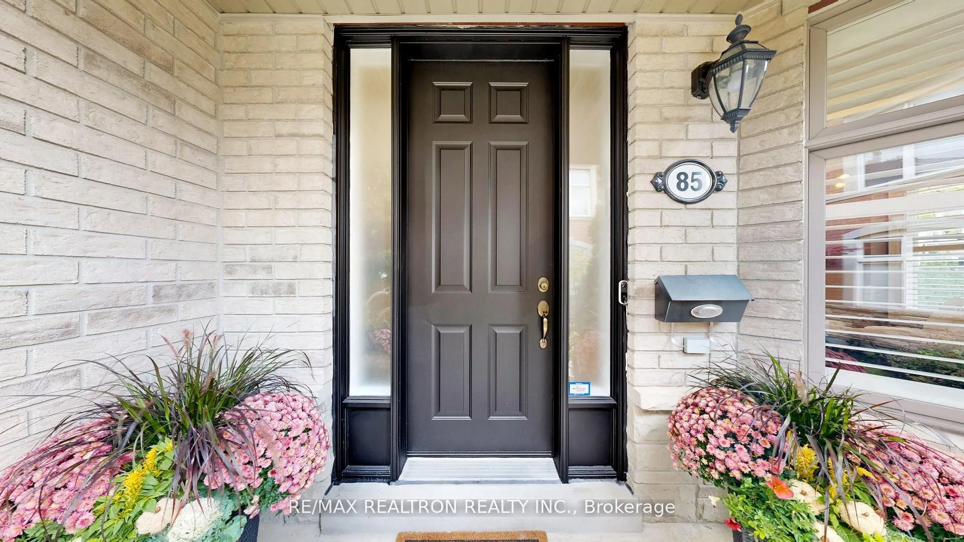 Photo 4 of 85 Vittorio De Luca Drive, Vaughan, East Woodbridge — HOMEH