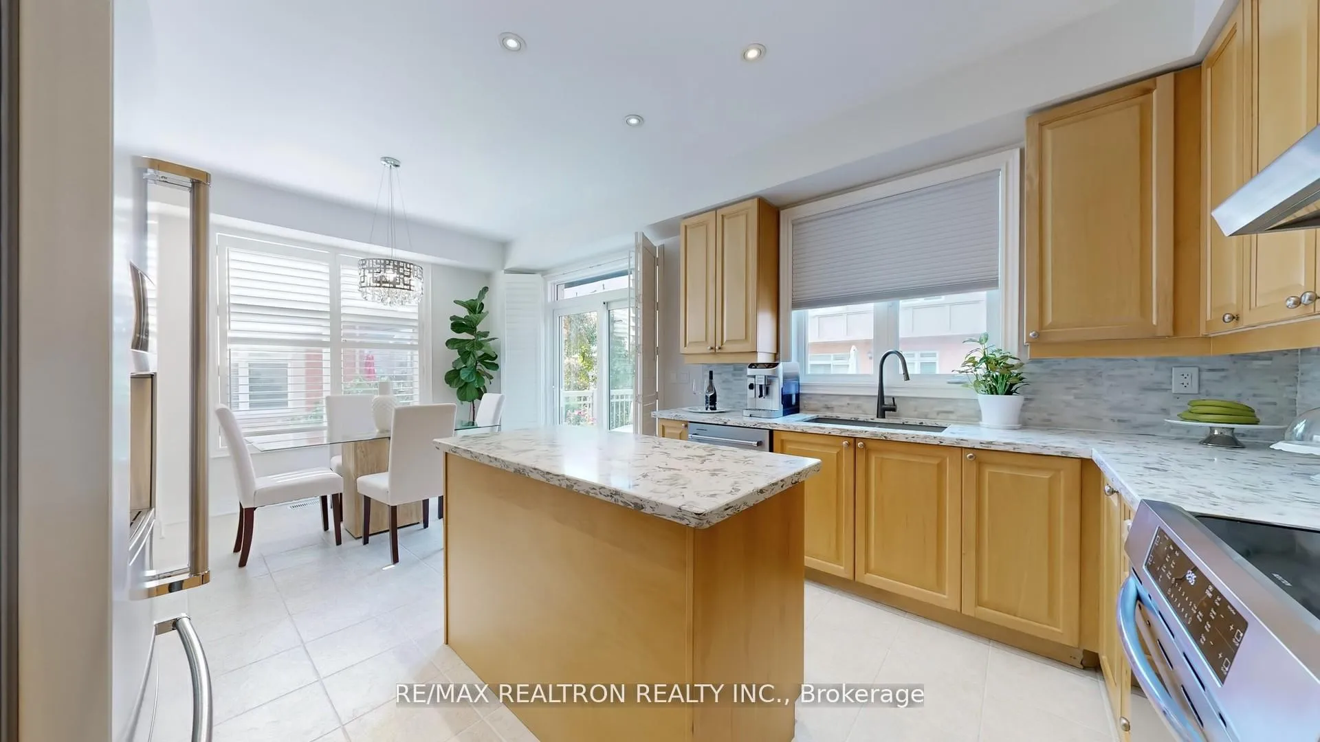 Photo 13 of 85 Vittorio De Luca Drive, Vaughan, East Woodbridge — HOMEH