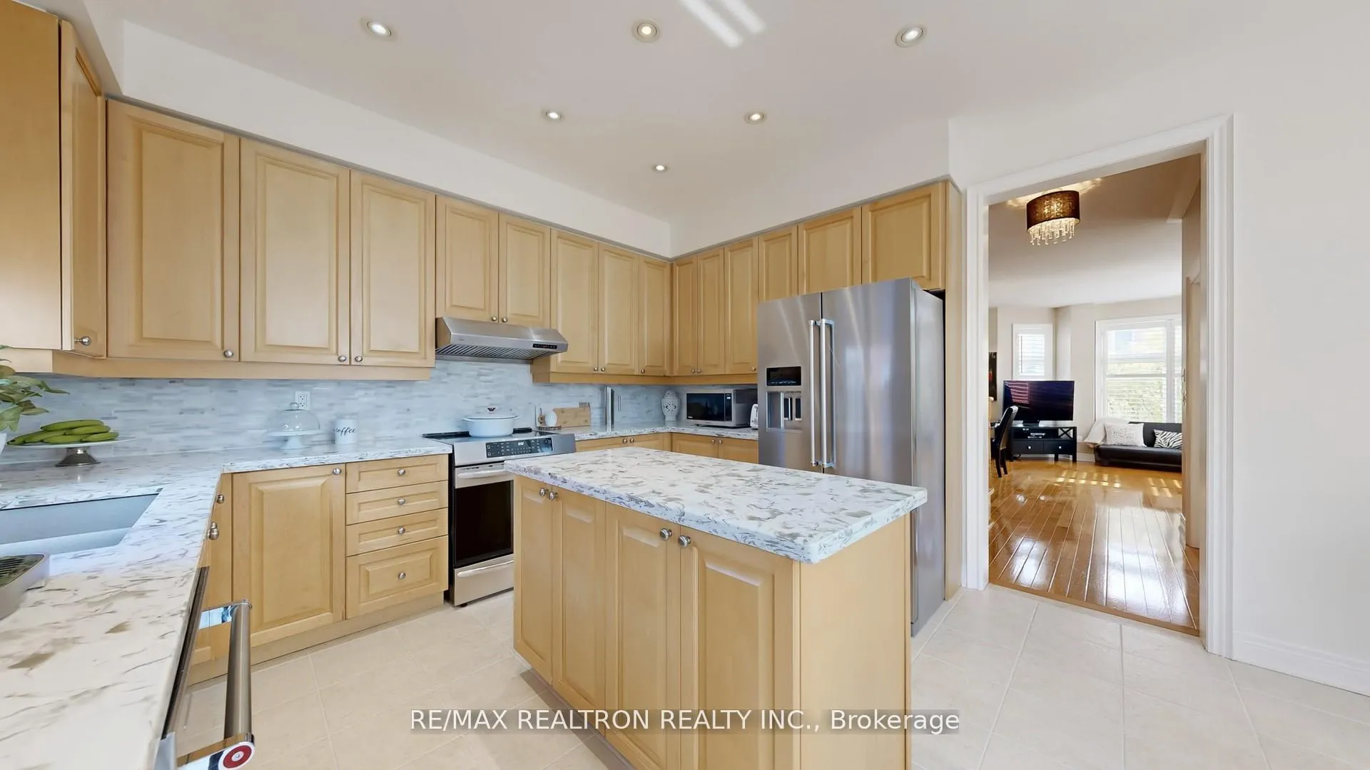 Photo 15 of 85 Vittorio De Luca Drive, Vaughan, East Woodbridge — HOMEH