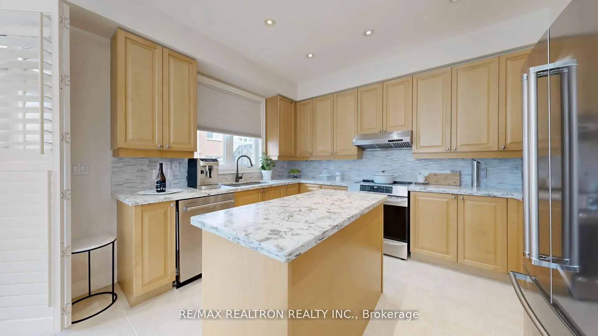 Photo 16 of 85 Vittorio De Luca Drive, Vaughan, East Woodbridge — HOMEH