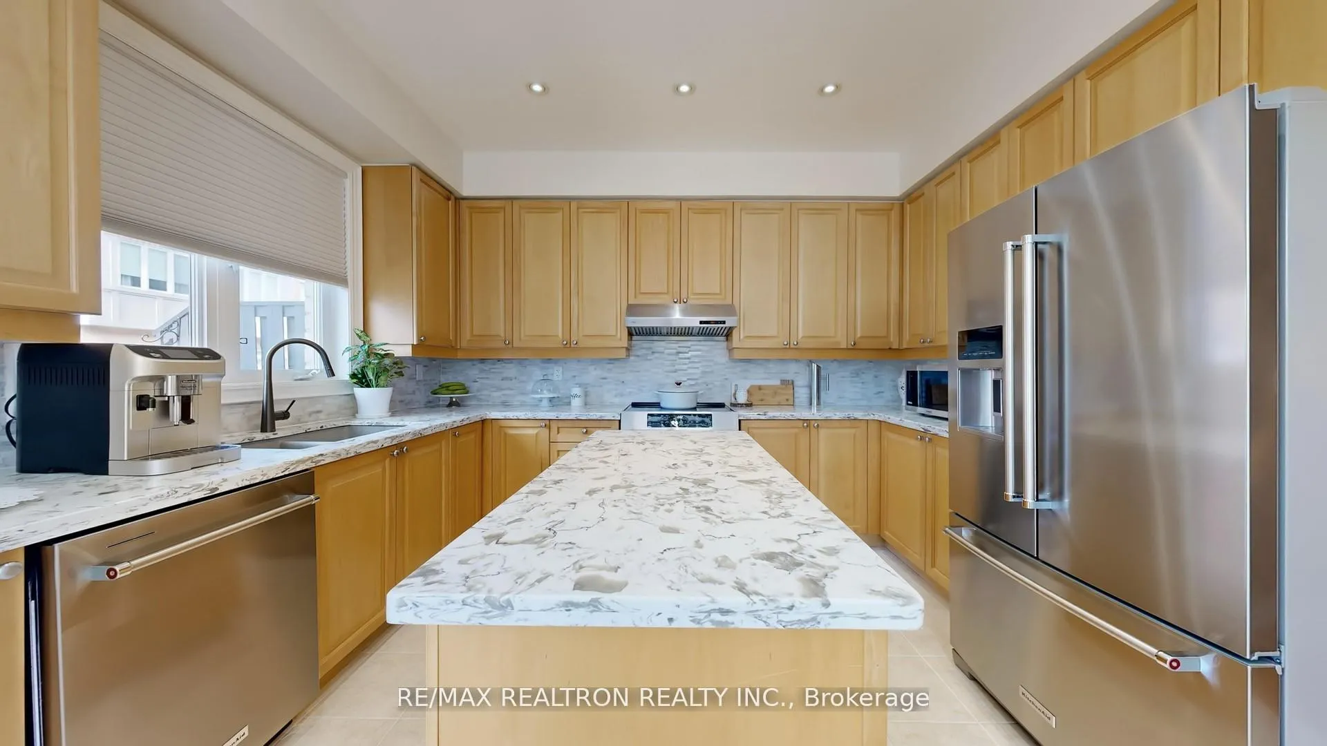Photo 17 of 85 Vittorio De Luca Drive, Vaughan, East Woodbridge — HOMEH