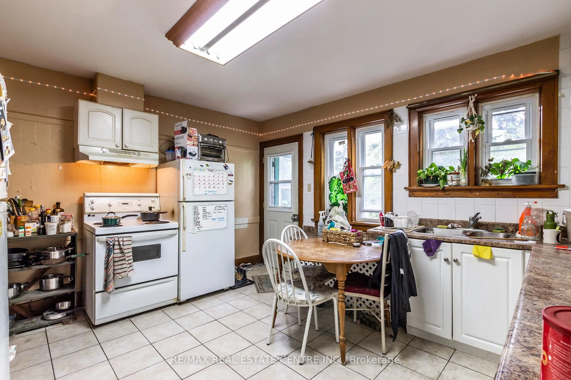 Photo 5 of 178 Erb Street W, Waterloo — HOMEH