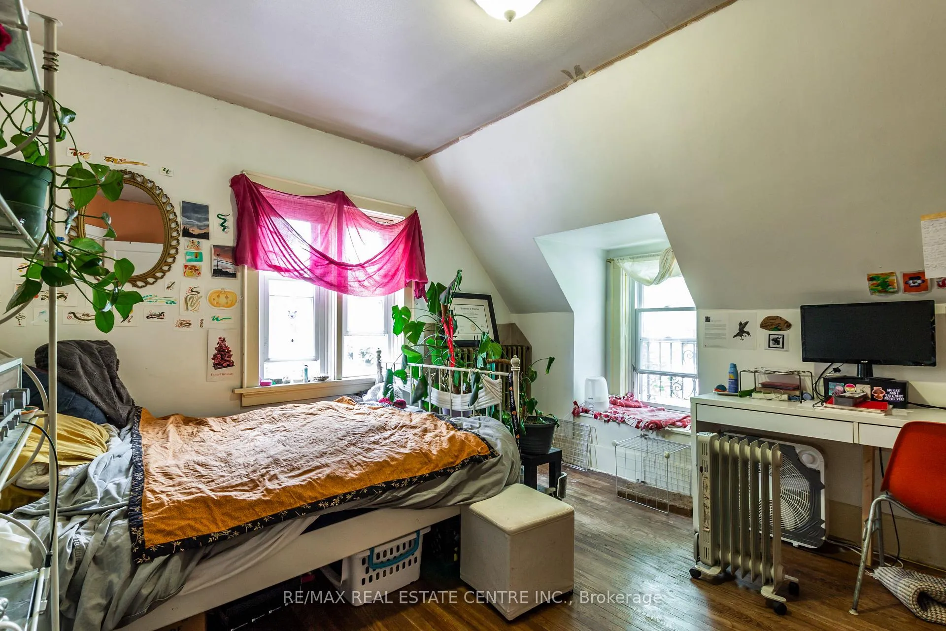 Photo 9 of 178 Erb Street W, Waterloo — HOMEH