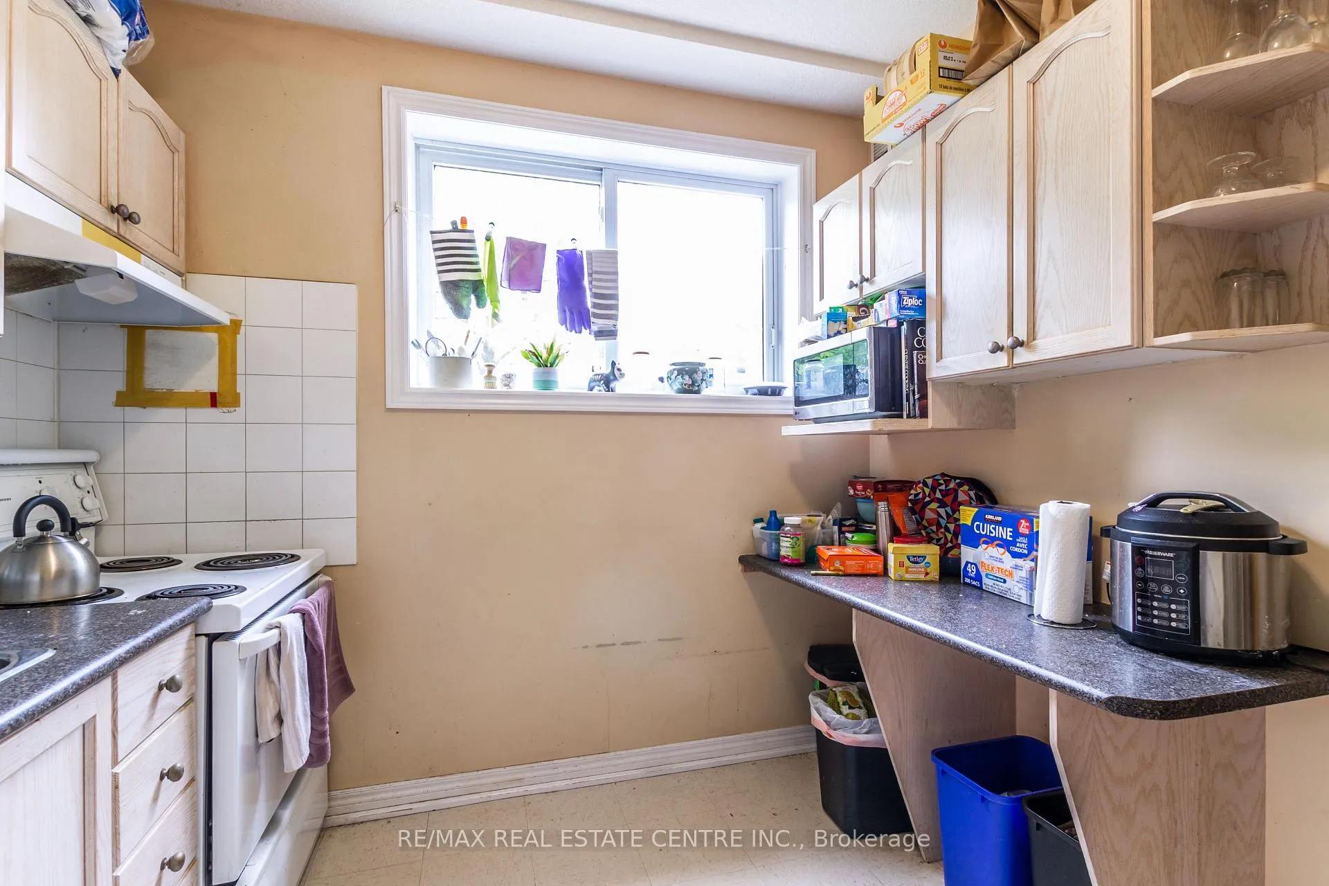 Photo 12 of 178 Erb Street W, Waterloo — HOMEH