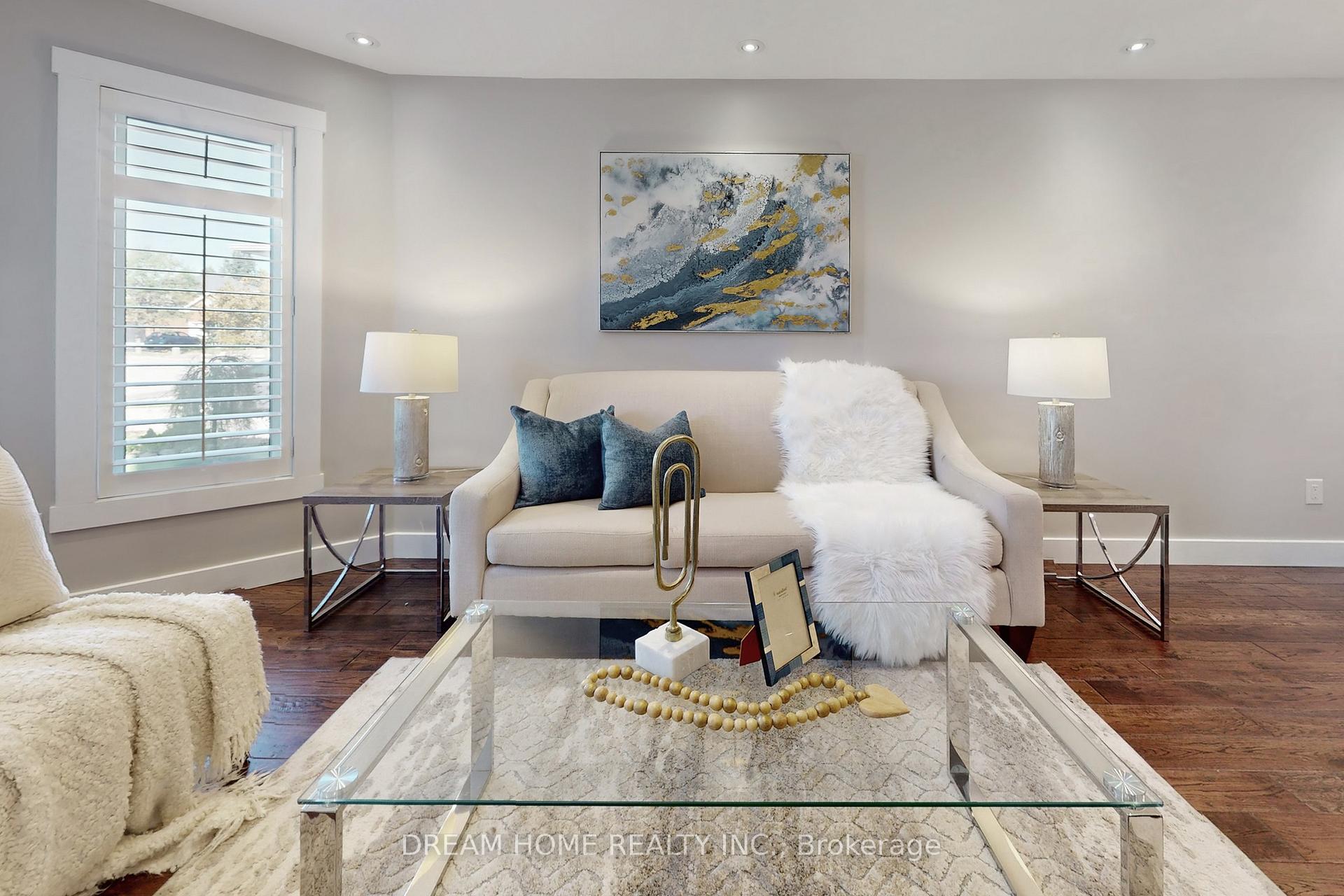 Photo 1 of 47 Venetian Crescent, Vaughan, East Woodbridge — HOMEH