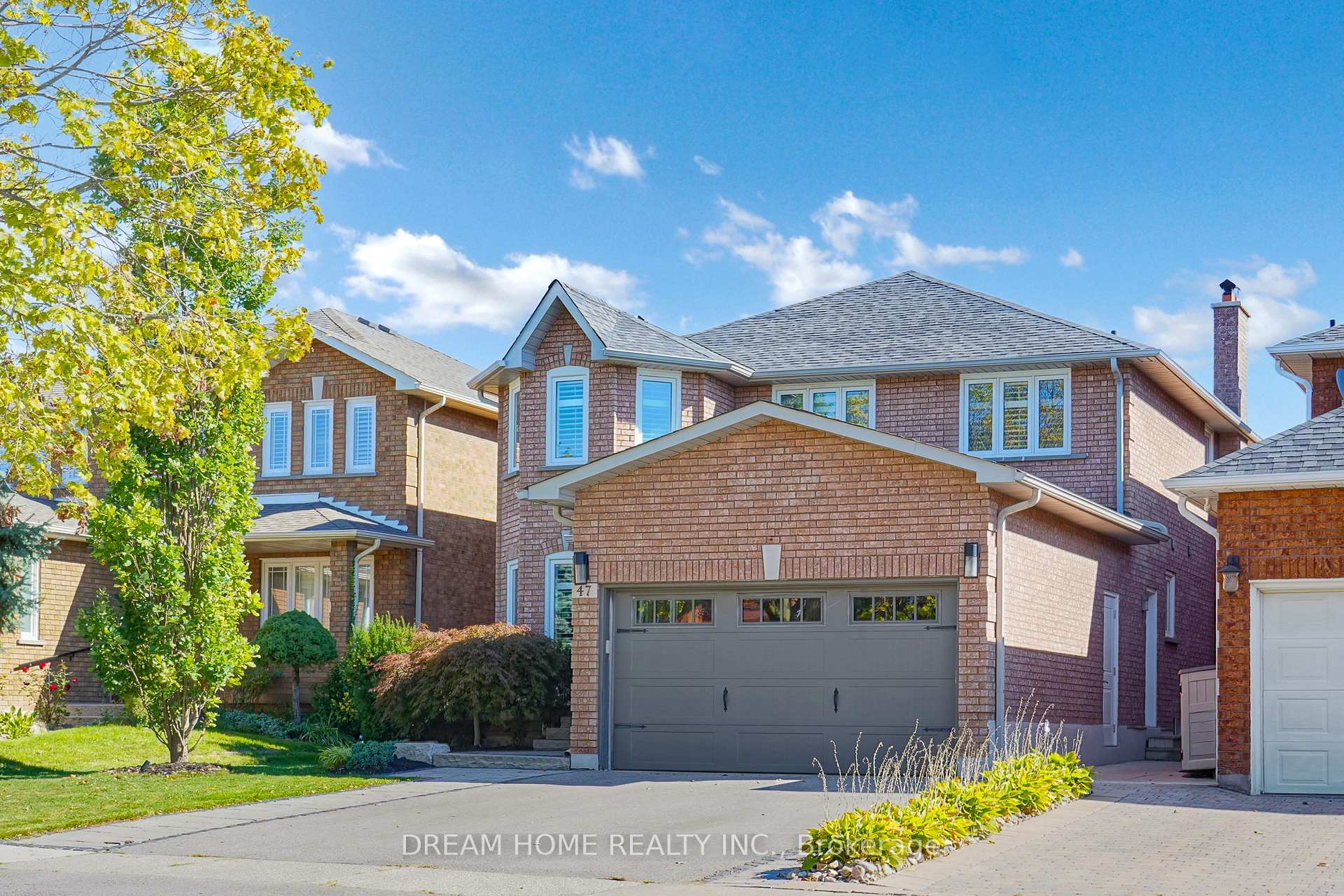 Photo 2 of 47 Venetian Crescent, Vaughan, East Woodbridge — HOMEH