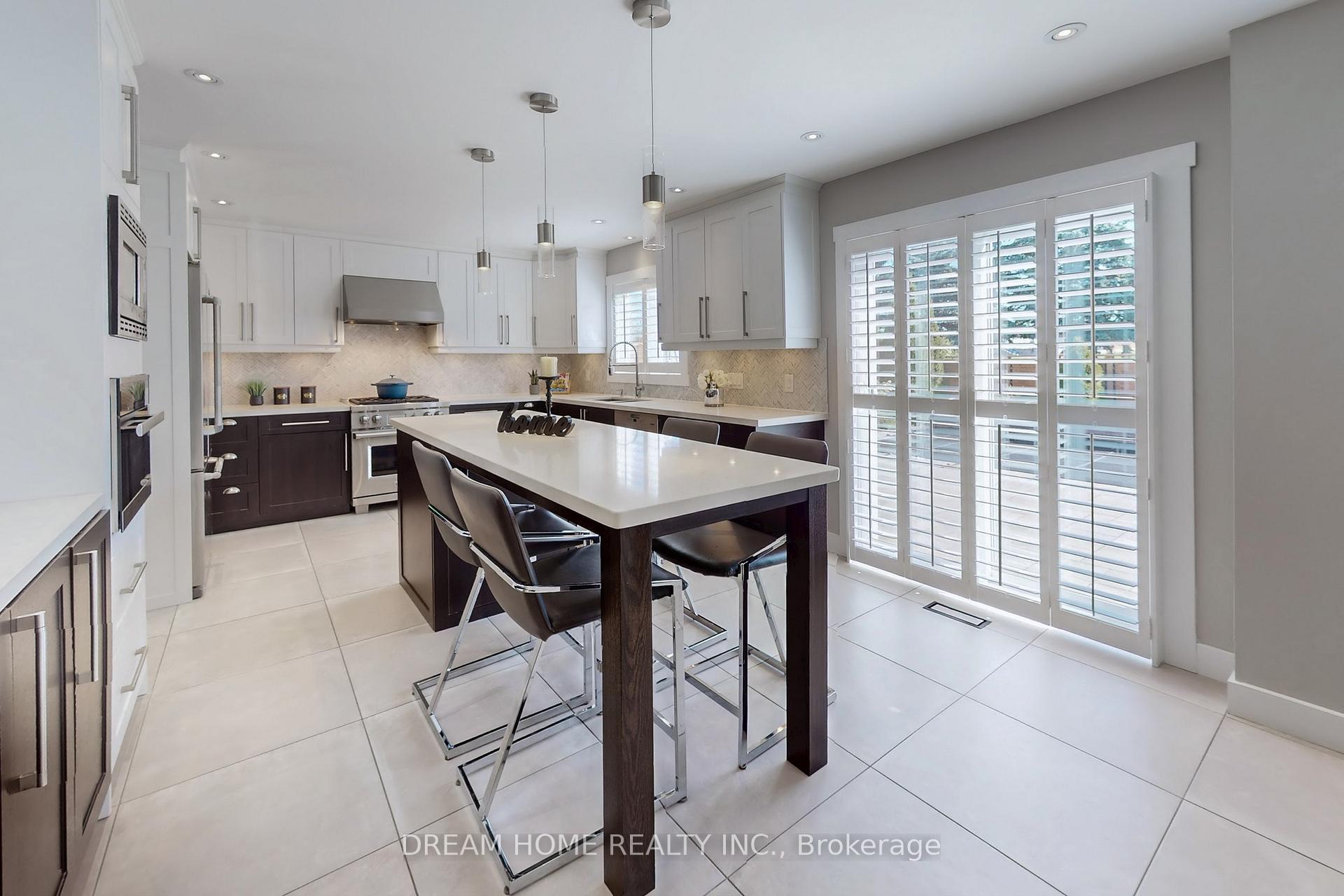 Photo 7 of 47 Venetian Crescent, Vaughan, East Woodbridge — HOMEH