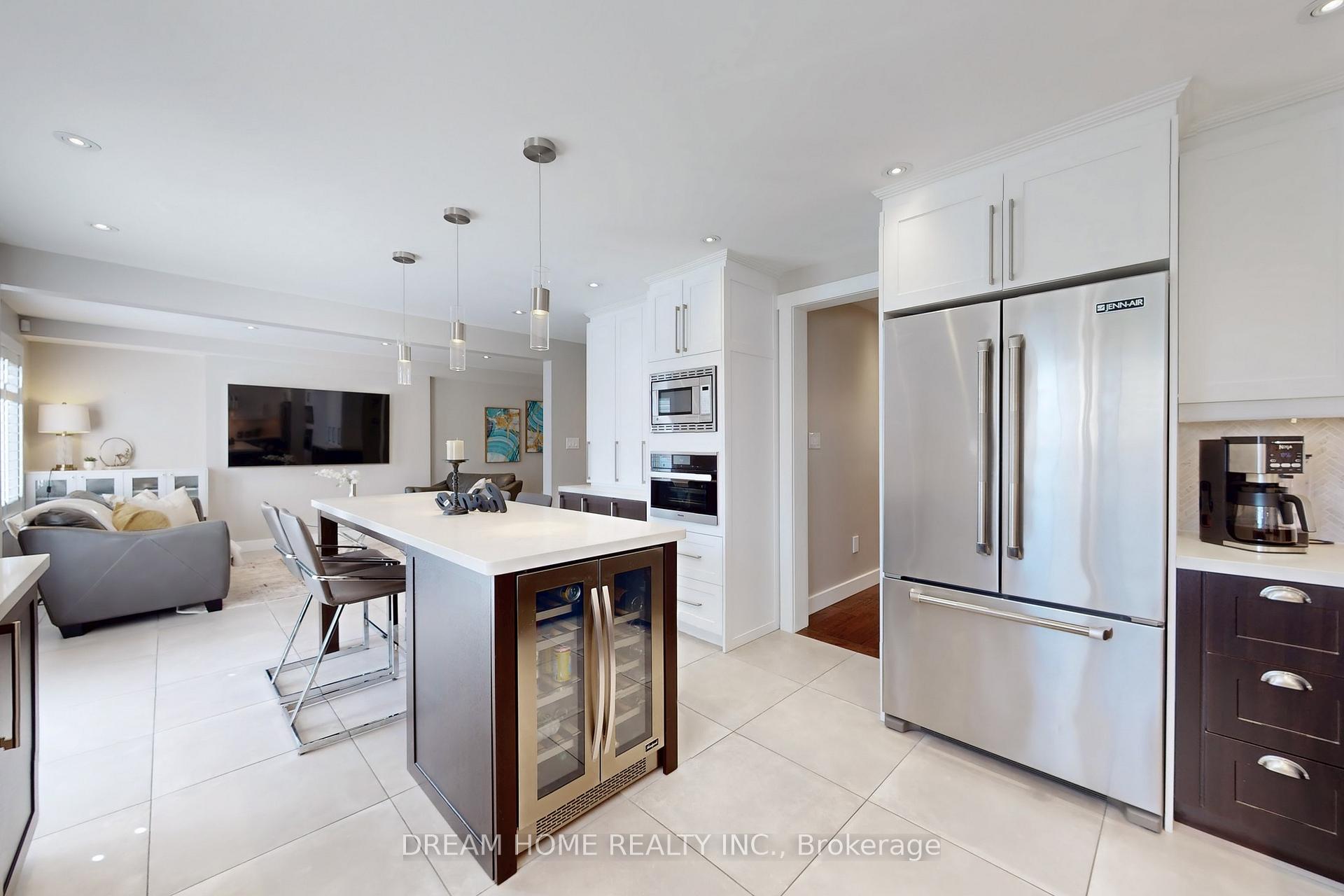 Photo 8 of 47 Venetian Crescent, Vaughan, East Woodbridge — HOMEH