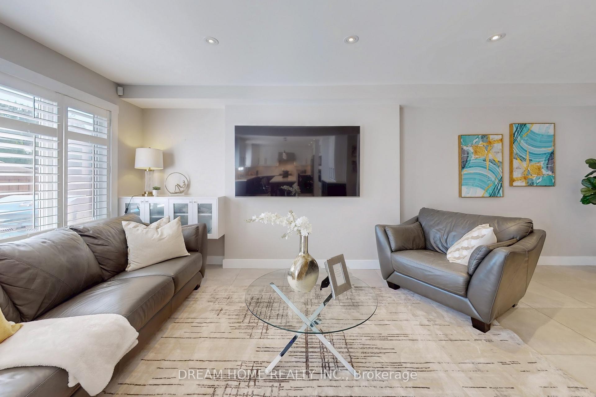 Photo 12 of 47 Venetian Crescent, Vaughan, East Woodbridge — HOMEH
