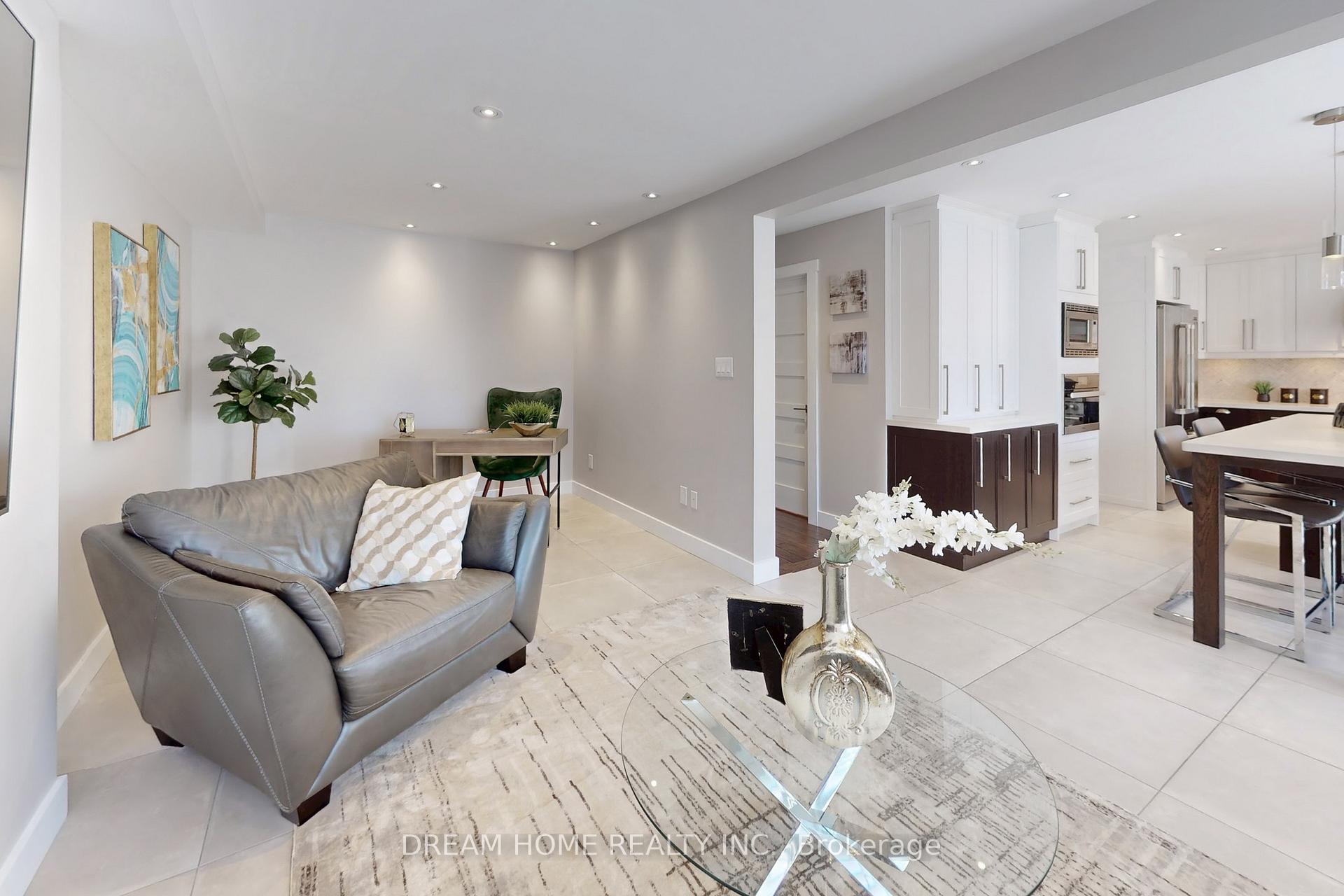 Photo 13 of 47 Venetian Crescent, Vaughan, East Woodbridge — HOMEH