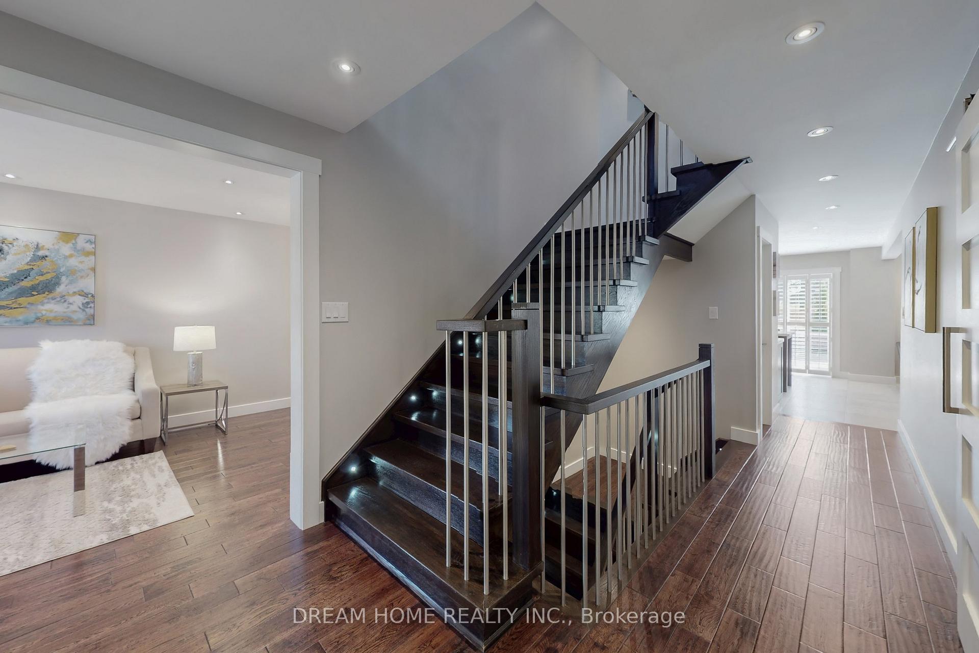 Photo 18 of 47 Venetian Crescent, Vaughan, East Woodbridge — HOMEH