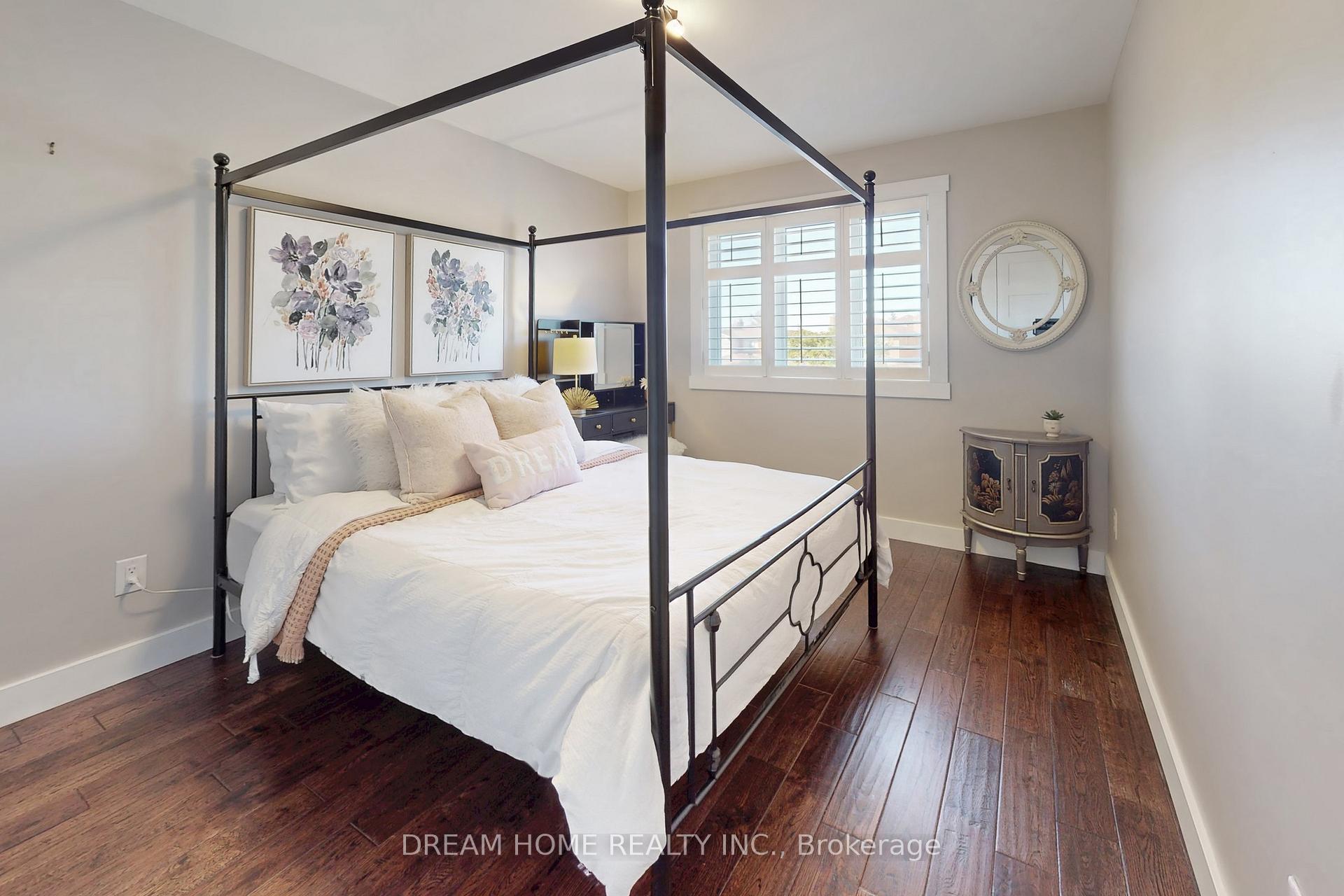 Photo 25 of 47 Venetian Crescent, Vaughan, East Woodbridge — HOMEH