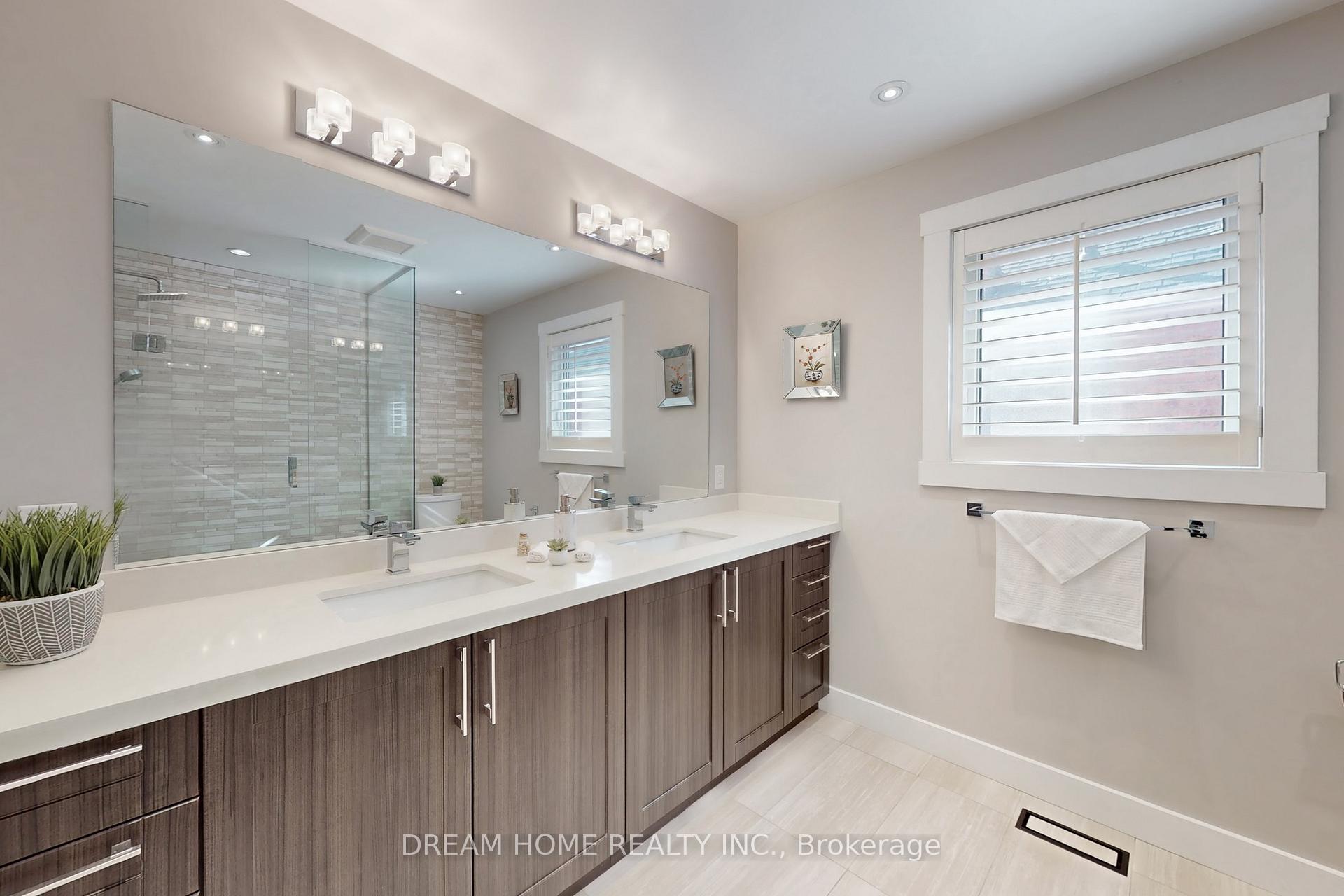 Photo 26 of 47 Venetian Crescent, Vaughan, East Woodbridge — HOMEH