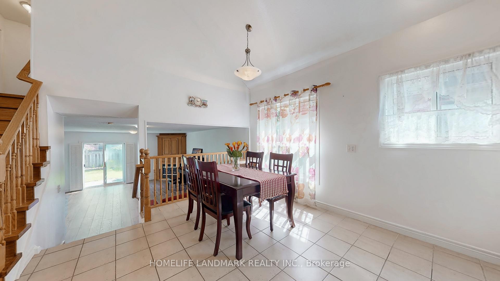 Photo 5 of 402 Woodrow Drive, Waterloo — HOMEH