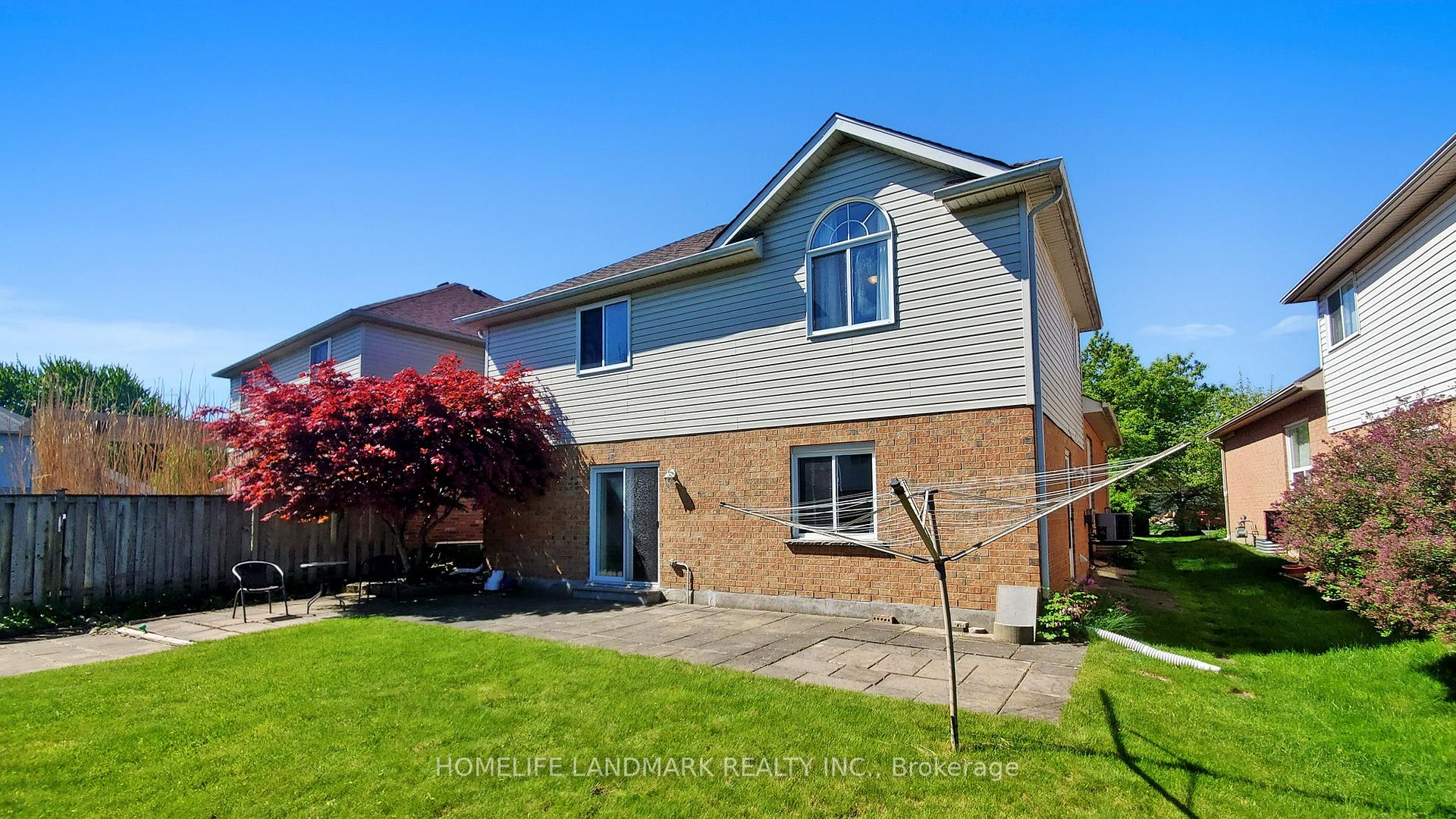 Photo 8 of 402 Woodrow Drive, Waterloo — HOMEH