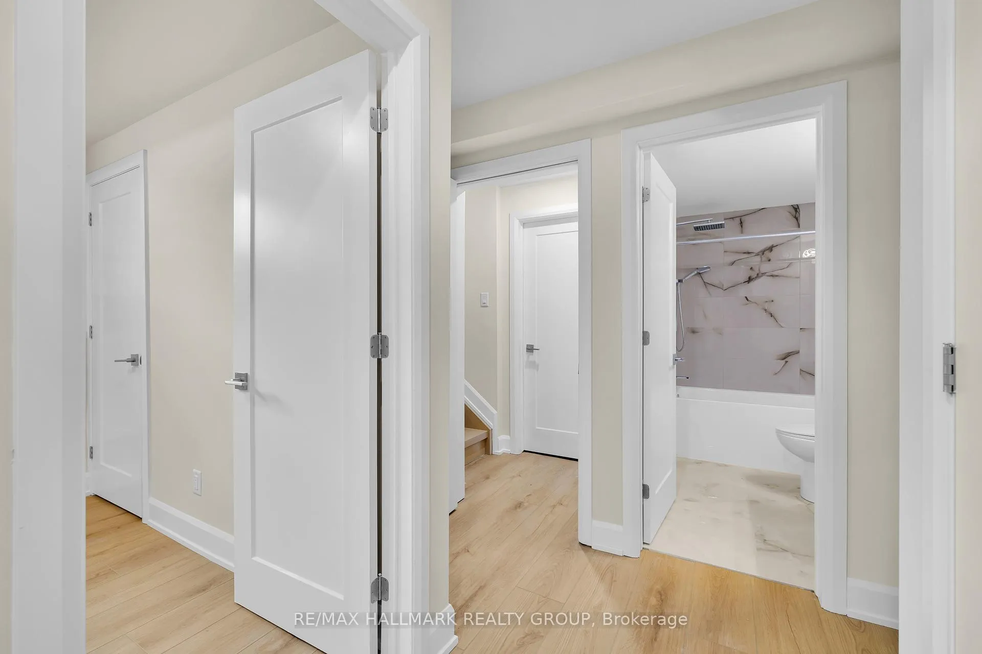 Photo 2 of 505 Dawson - B Avenue, Ottawa, Westboro West — HOMEH
