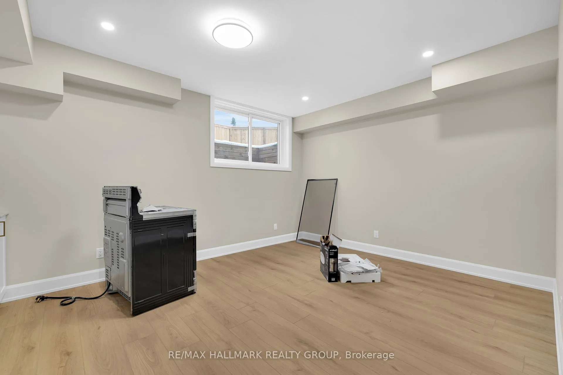 Photo 3 of 505 Dawson - B Avenue, Ottawa, Westboro West — HOMEH