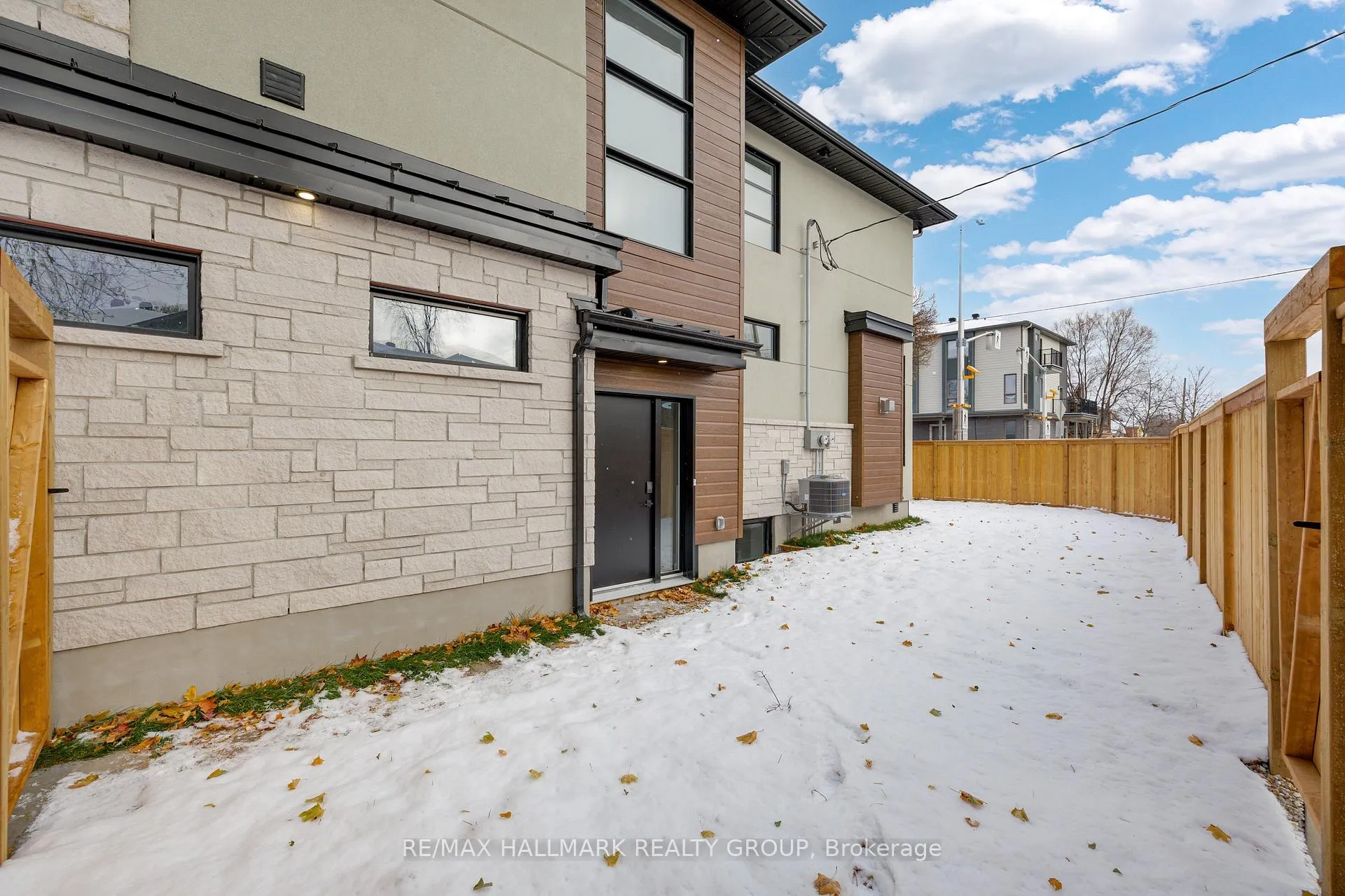 Photo 10 of 505 Dawson - B Avenue, Ottawa, Westboro West — HOMEH
