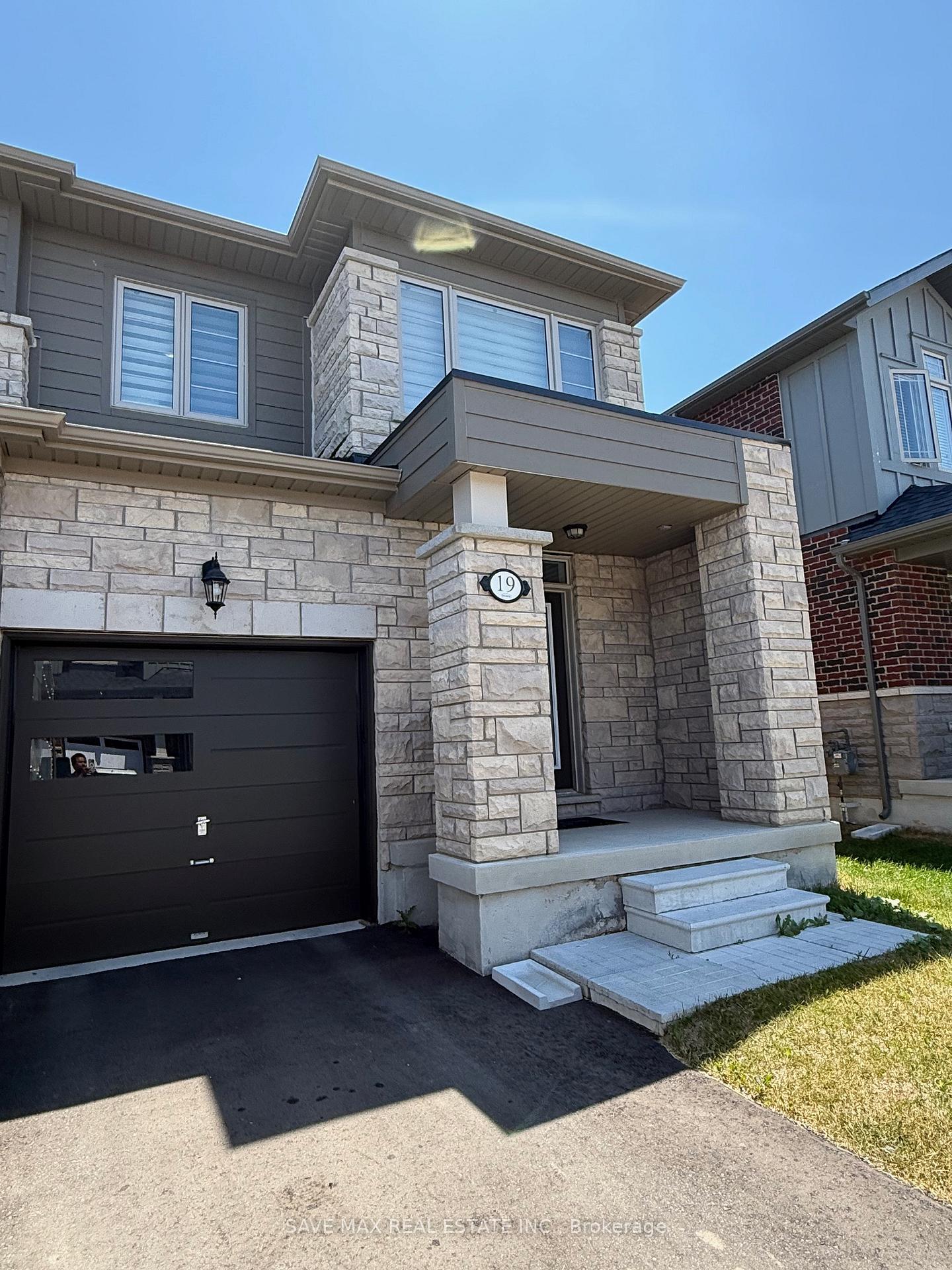 Front of 19 Admiral Road
