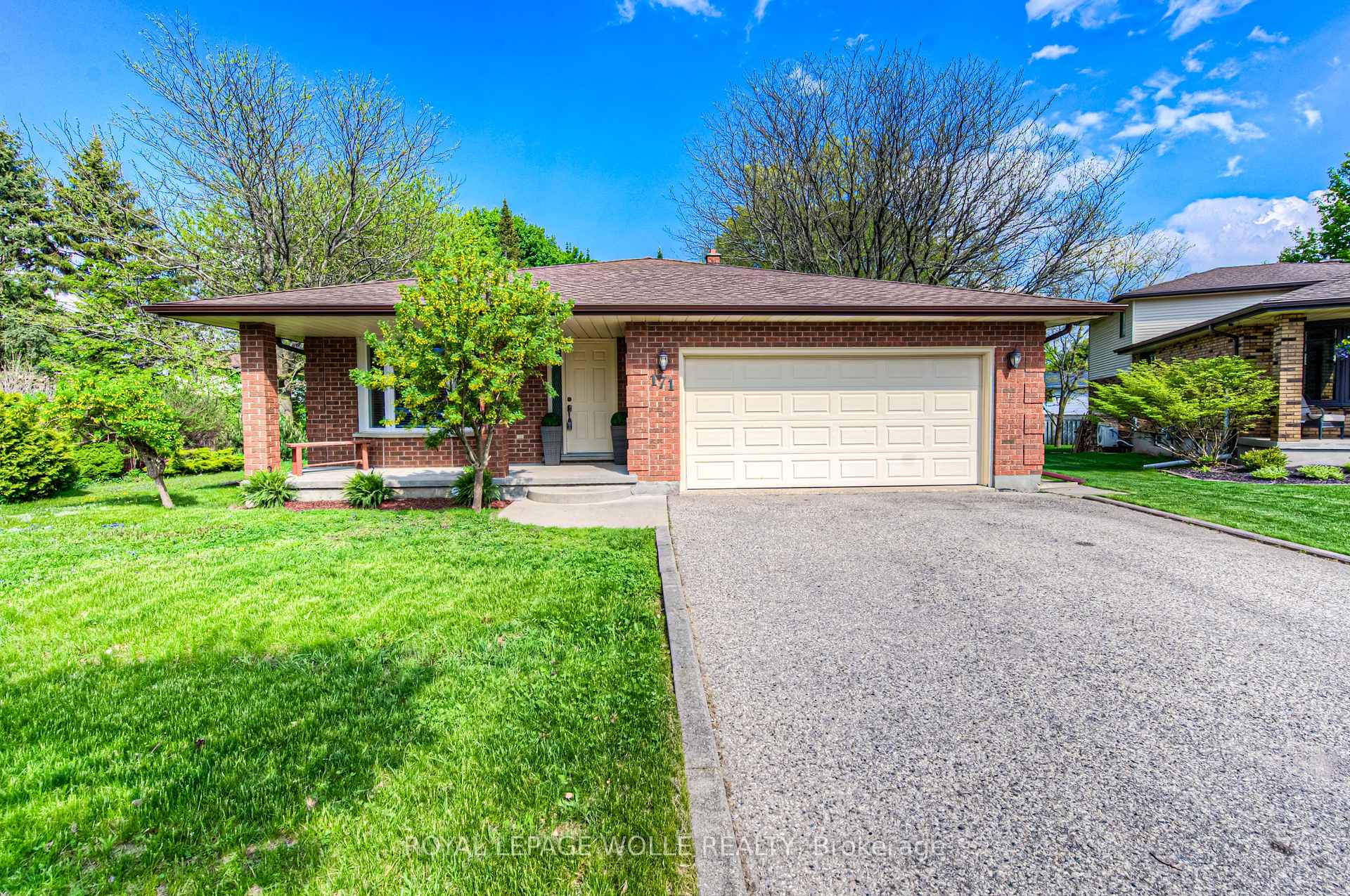 Photo 2 of 171 Mayberry Court, Waterloo — HOMEH