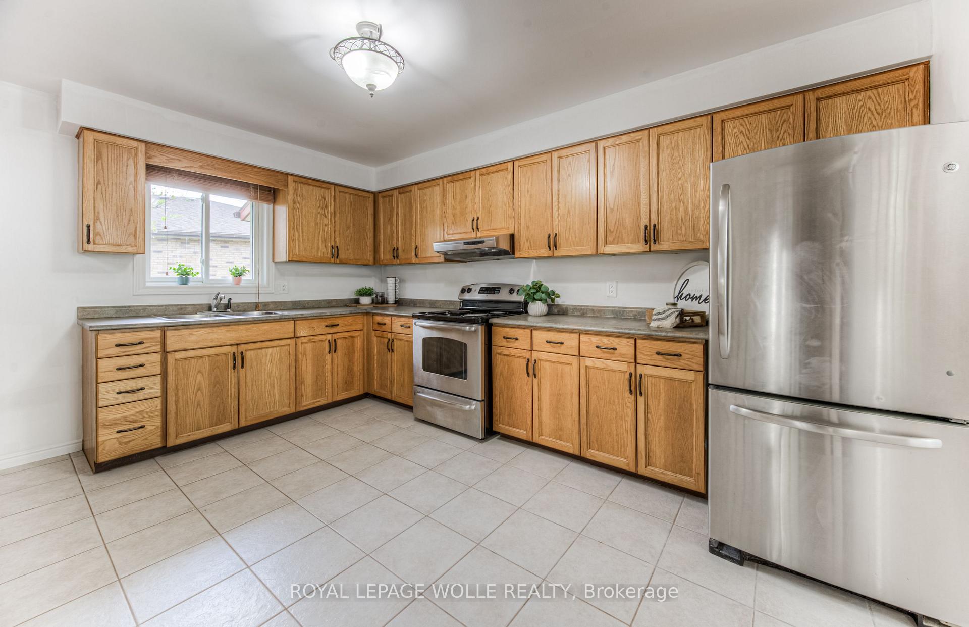 Photo 14 of 171 Mayberry Court, Waterloo — HOMEH