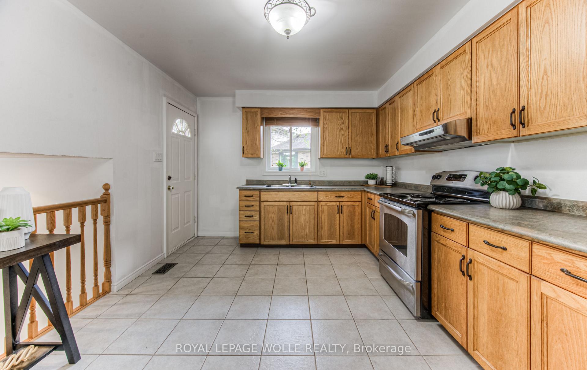 Photo 15 of 171 Mayberry Court, Waterloo — HOMEH