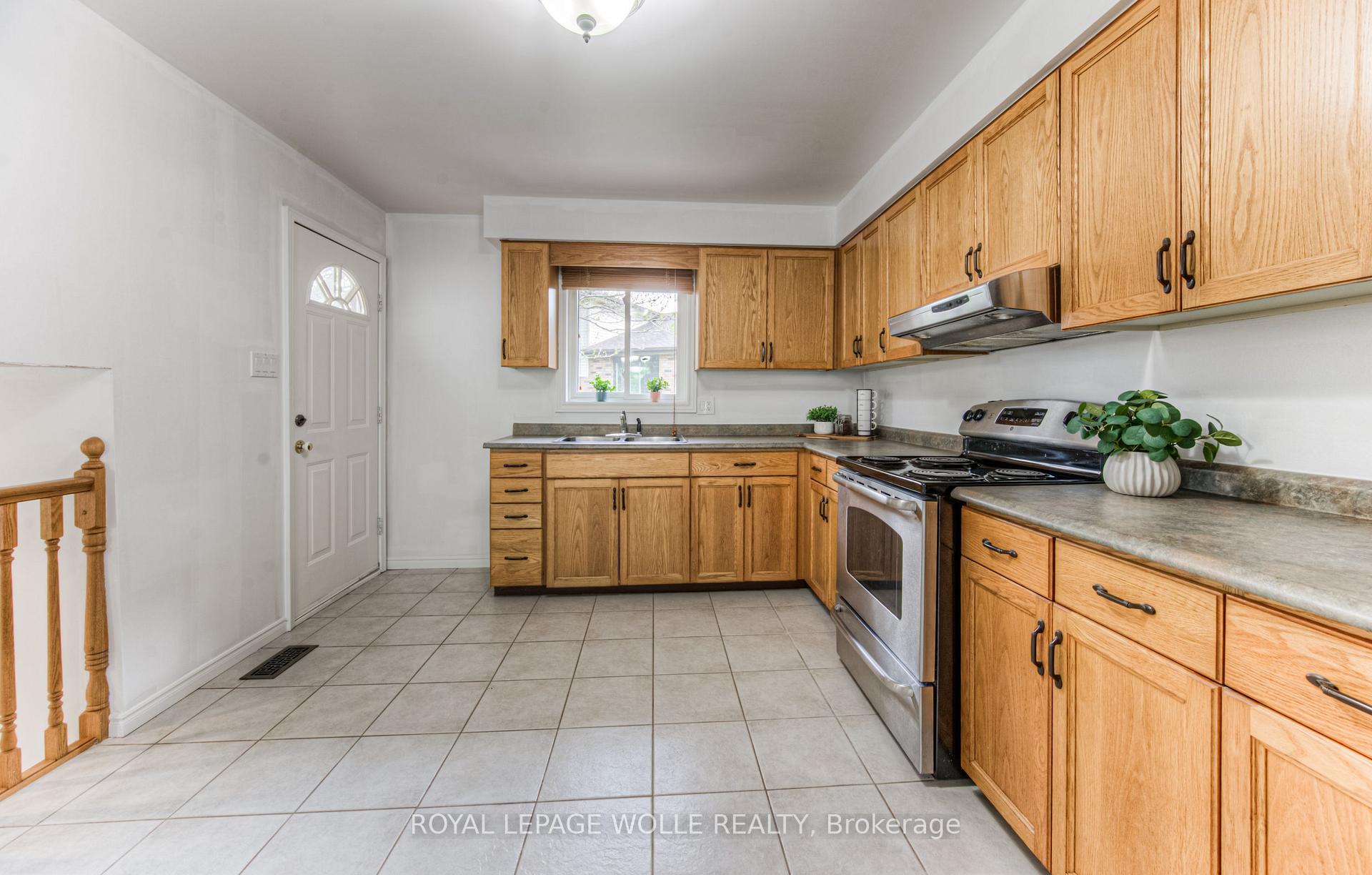 Photo 18 of 171 Mayberry Court, Waterloo — HOMEH
