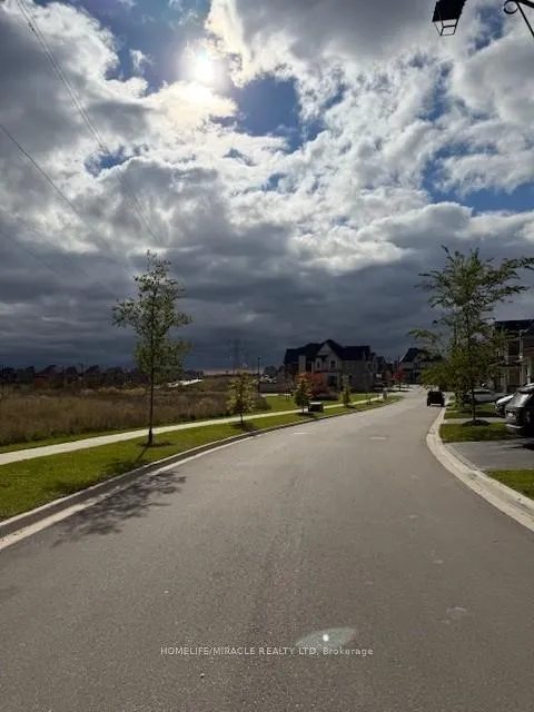 Photo 2 of 81 Morning Sparrow Drive, Vaughan, Kleinburg — HOMEH