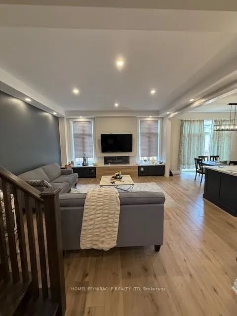Photo 8 of 81 Morning Sparrow Drive, Vaughan, Kleinburg — HOMEH
