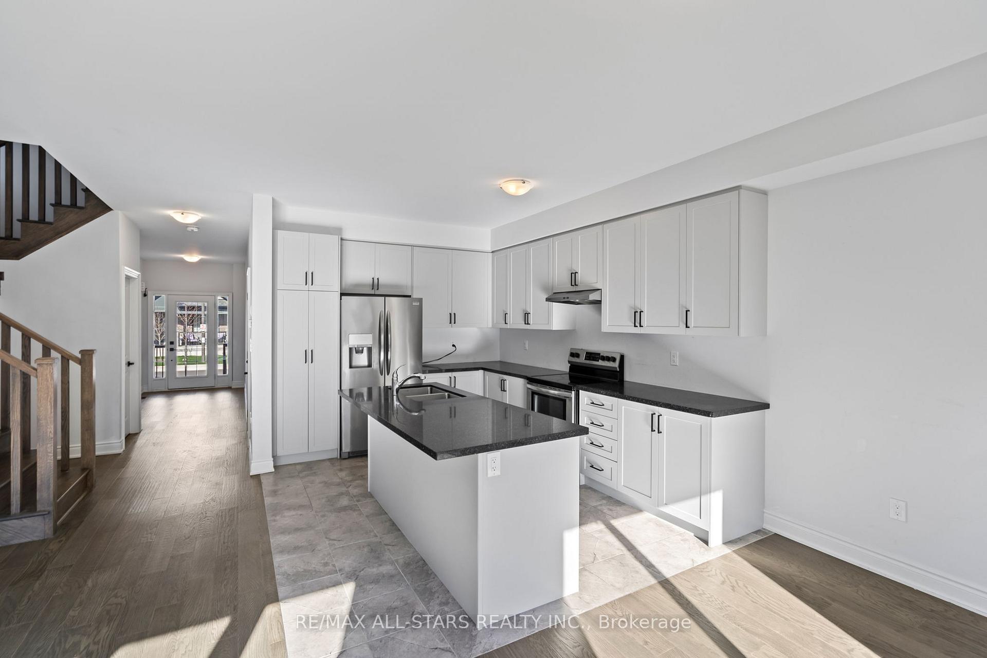 Photo 9 of 22 Ballinger Way, Uxbridge — HOMEH