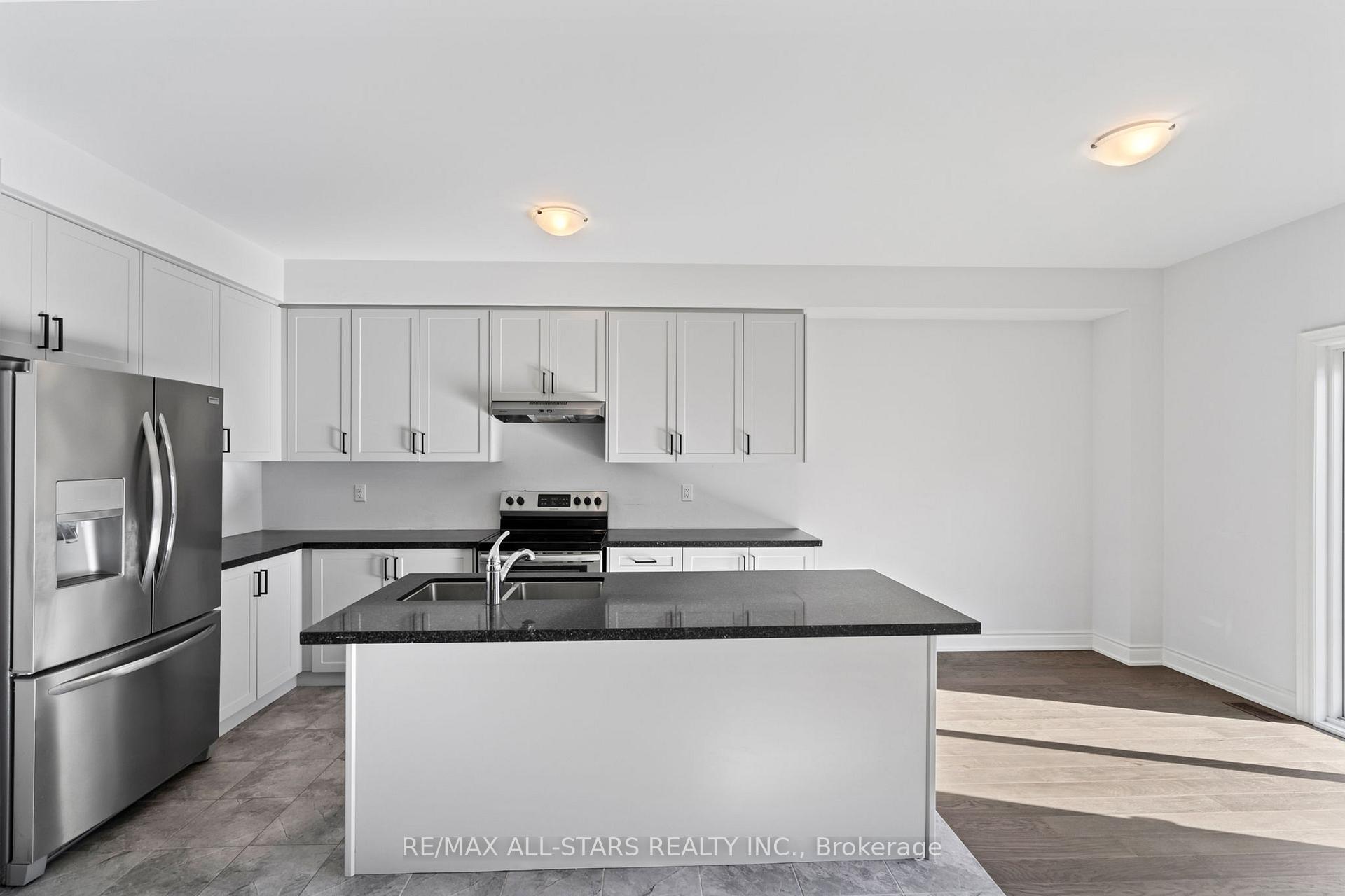 Photo 10 of 22 Ballinger Way, Uxbridge — HOMEH