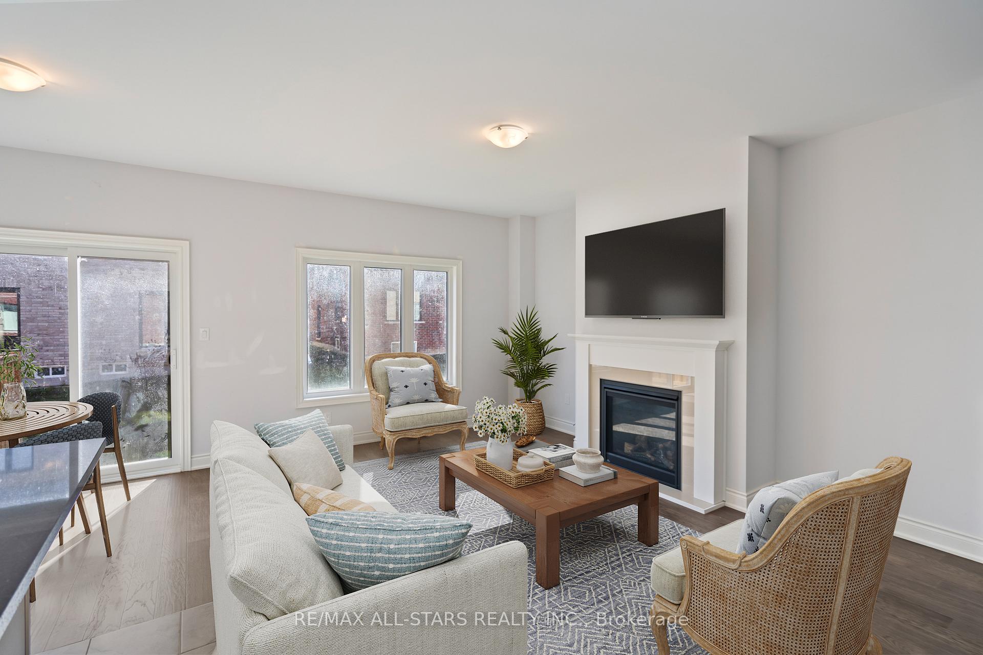 Photo 14 of 22 Ballinger Way, Uxbridge — HOMEH